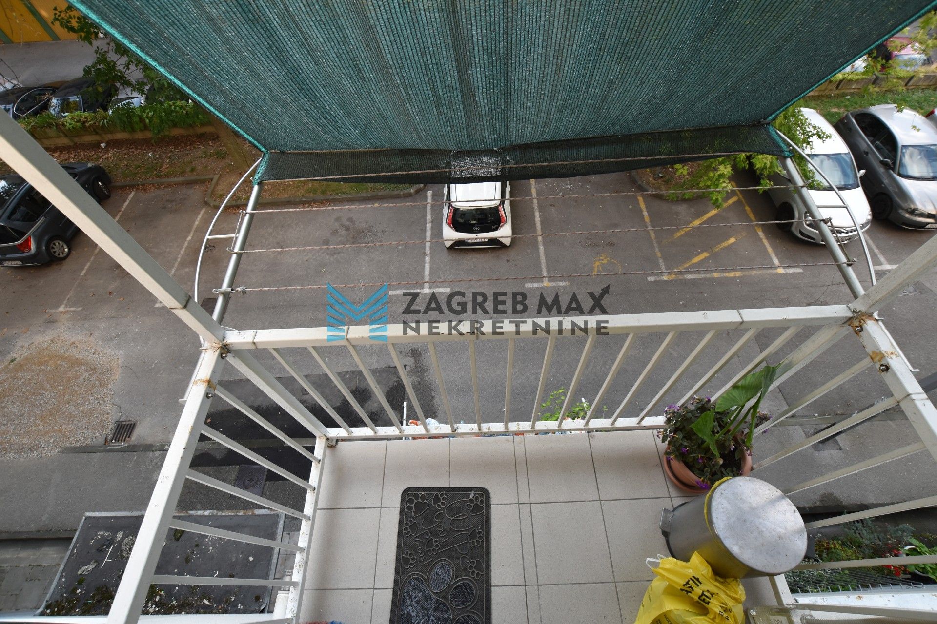 Zagreb - GAJNICE Ugodan 1soban stan 35 m2, 1. kat, mirno okruženje, balkon, spremište