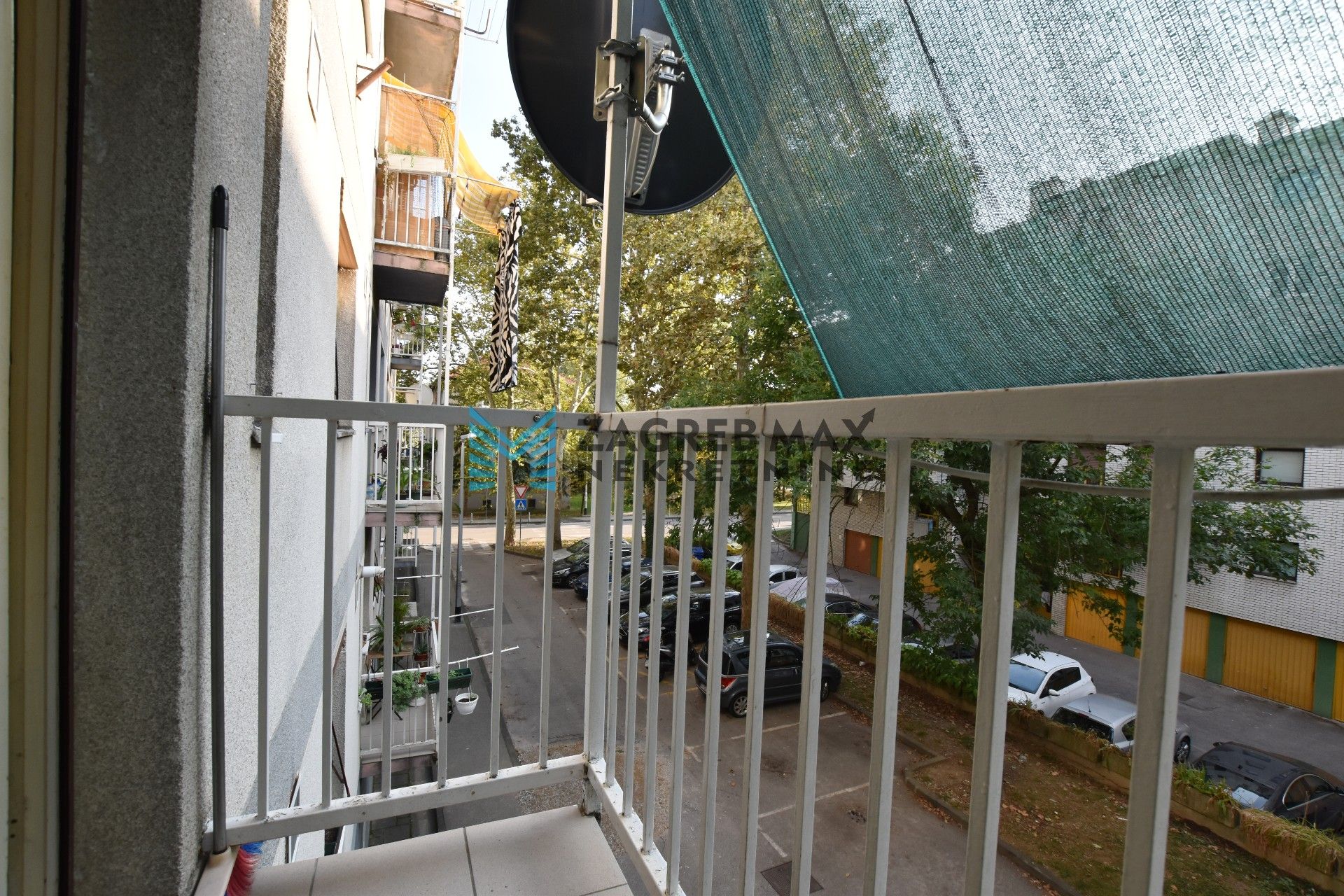 Zagreb - GAJNICE Ugodan 1soban stan 35 m2, 1. kat, mirno okruženje, balkon, spremište