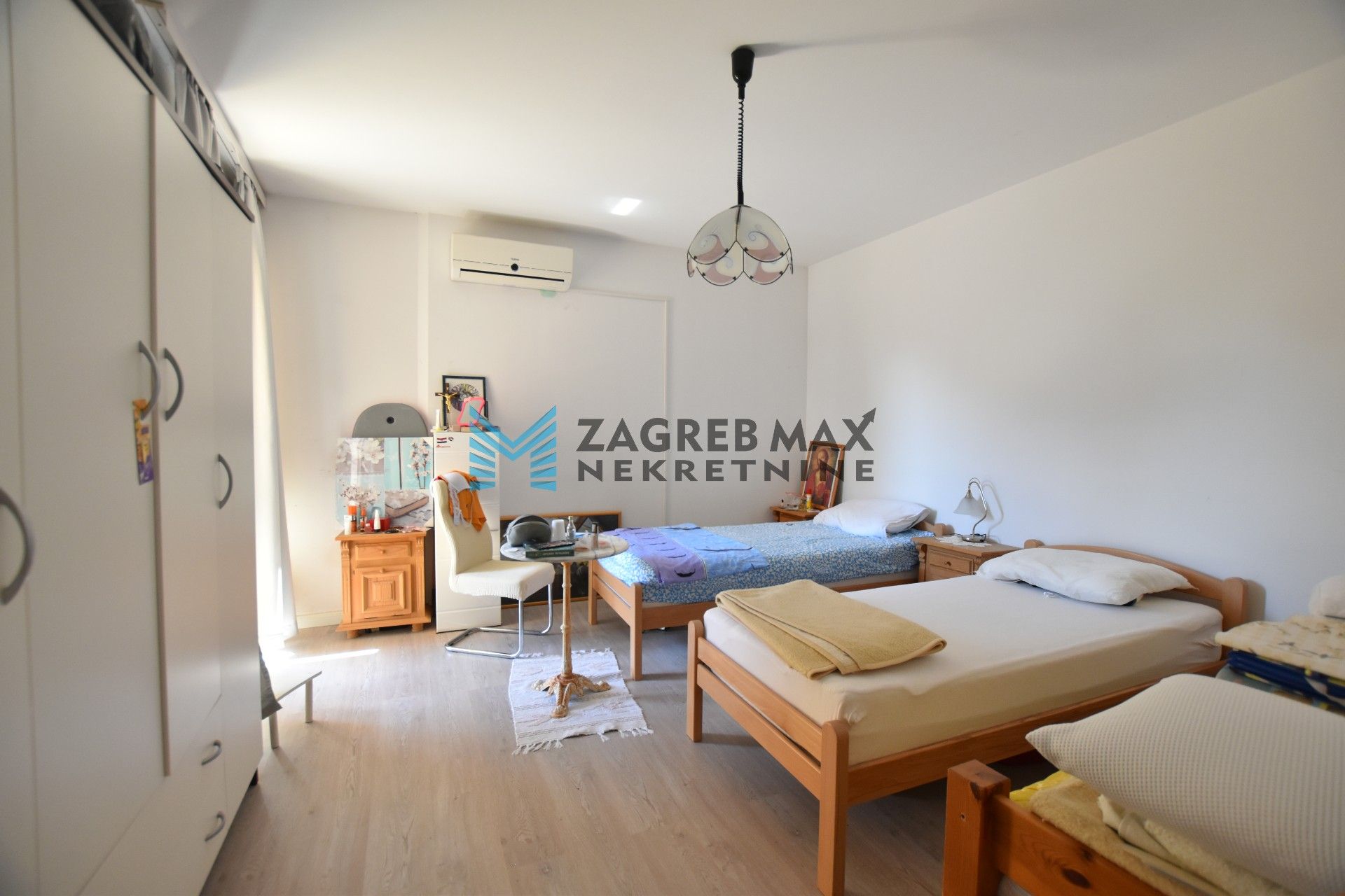 Zagreb - BRODARICA Moderna vila 400 m2, 6 apartmana, zemljište 1191 m2, parking