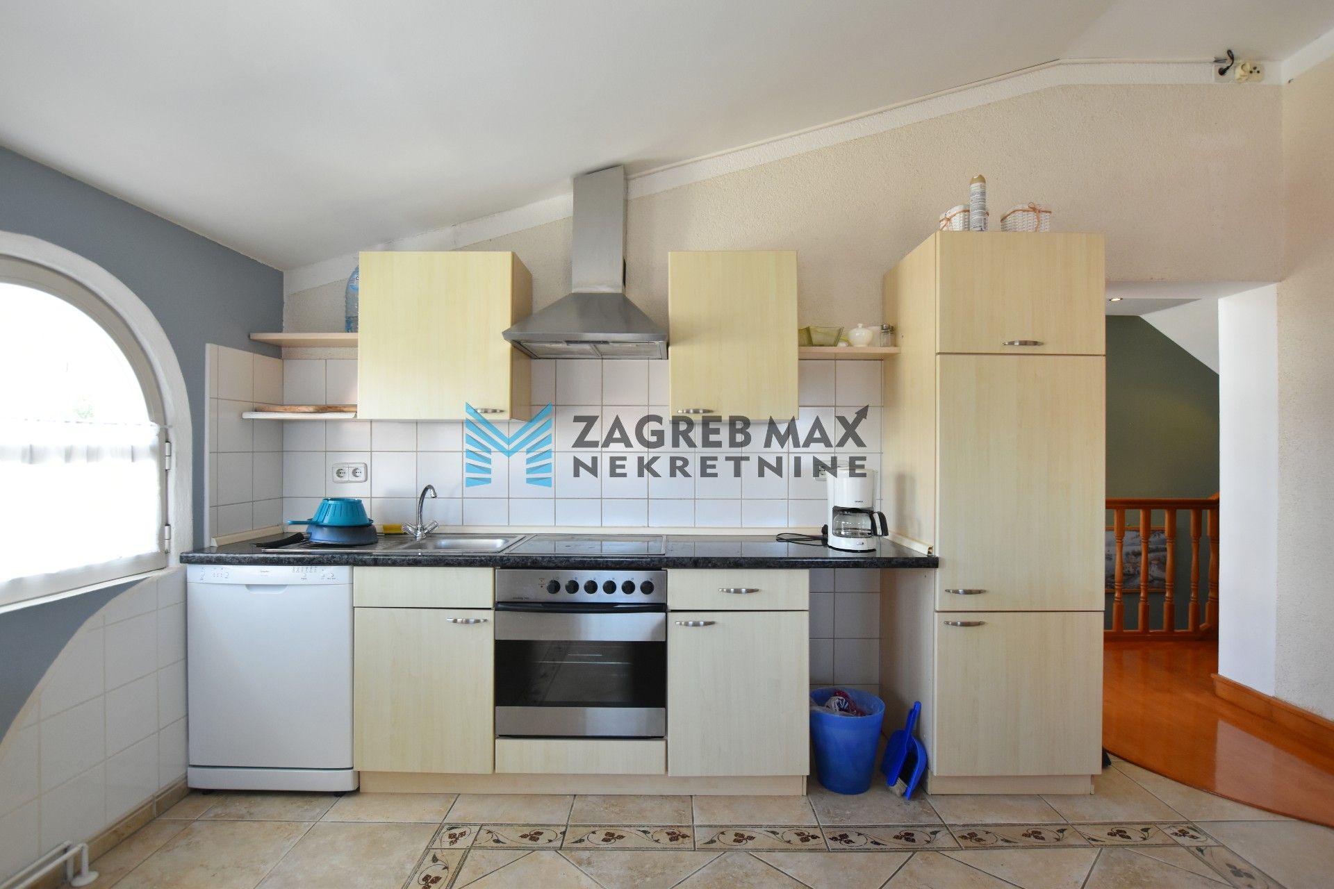 Zagreb - BRODARICA Moderna vila 400 m2, 6 apartmana, zemljište 1191 m2, parking