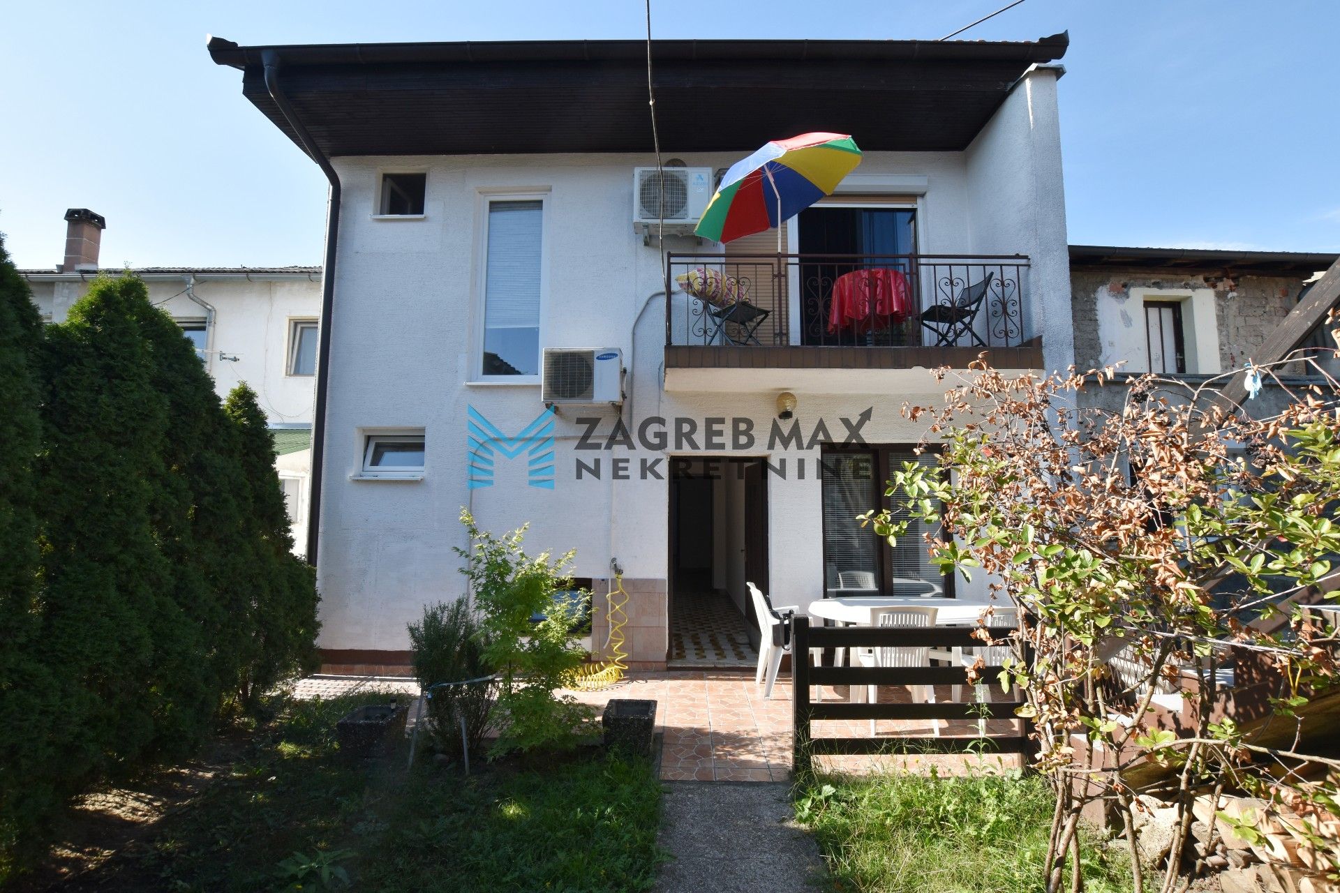Zagreb - RUDEŠ Obiteljska kuća 150 m2, 2 odvojena stana, zemljište 181 m2, mirno okruženje, garaža