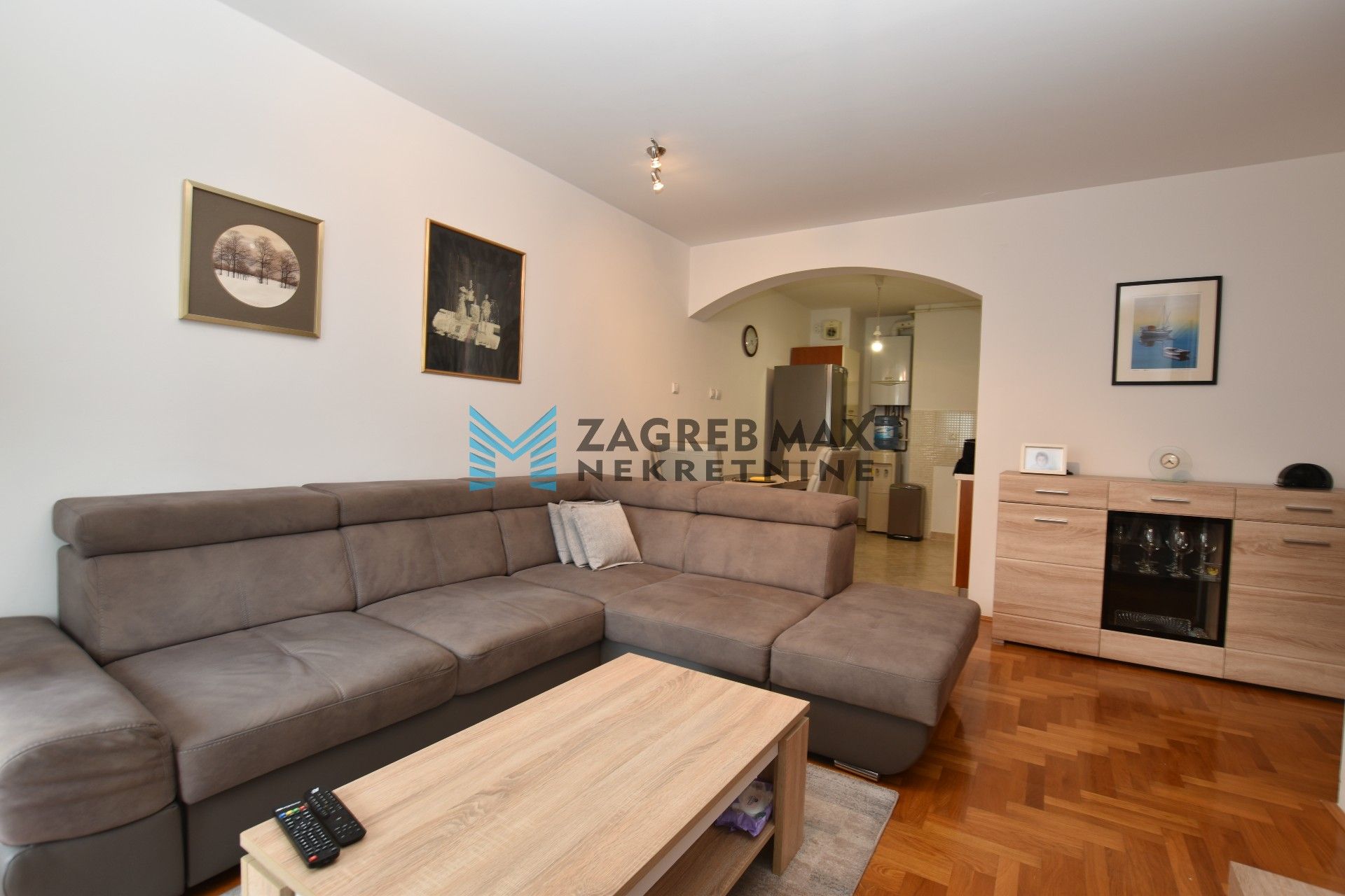 Zagreb - ŠPANSKO Moderan 2soban stan 48 m2, 4. kat, odlična lokacija, loggia