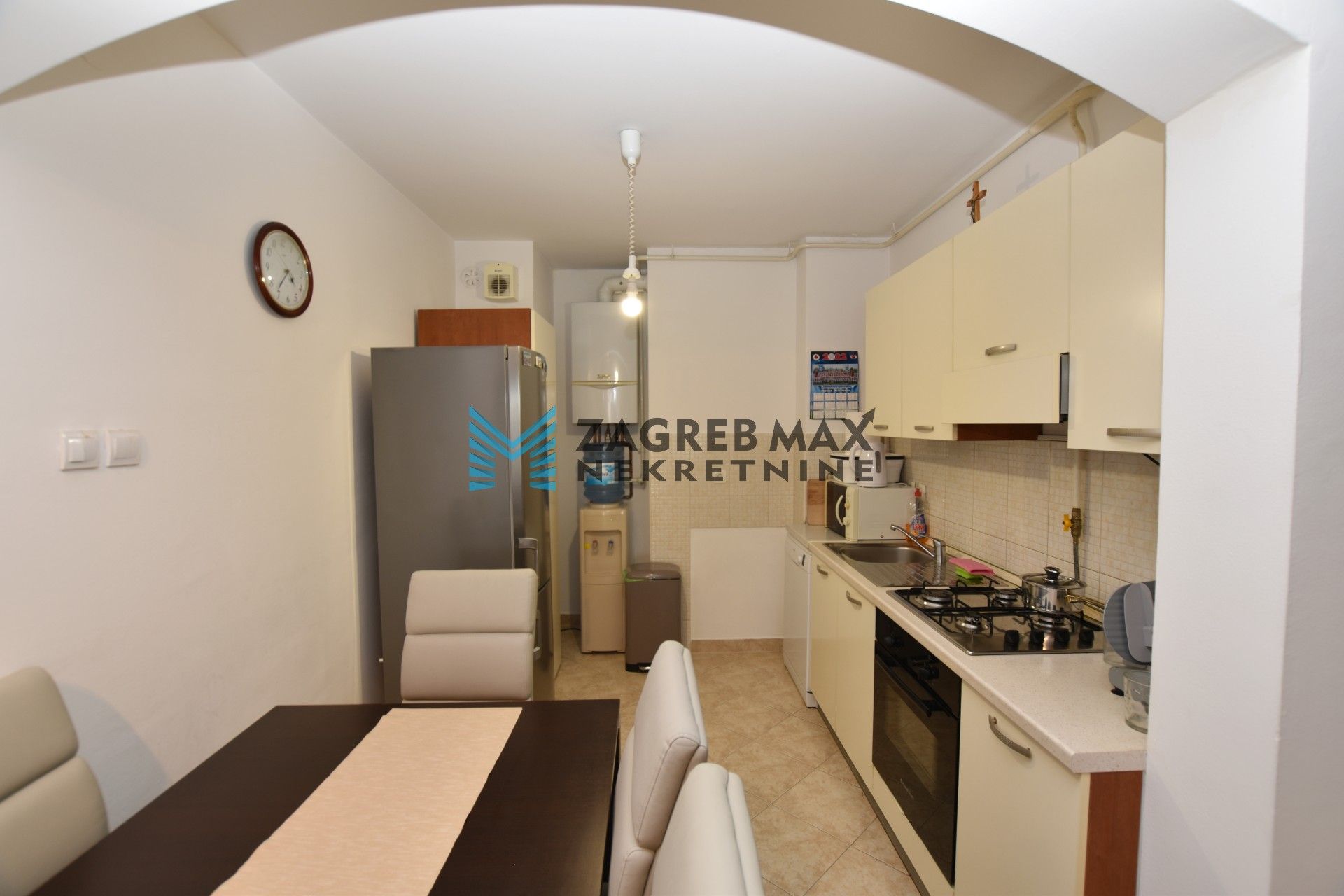 Zagreb - ŠPANSKO Moderan 2soban stan 48 m2, 4. kat, odlična lokacija, loggia