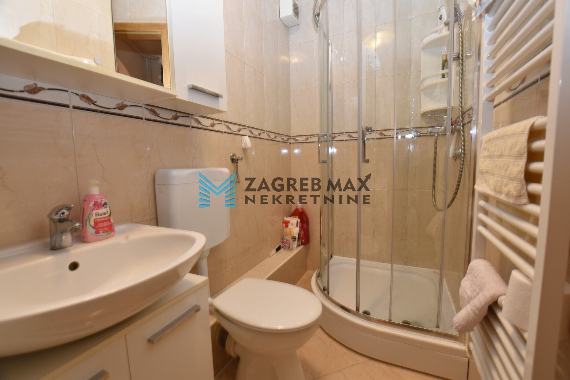 Zagreb - NAJAM - ŠPANSKO Moderan 2soban stan 48 m2, 4. kat, odlična lokacija, loggia