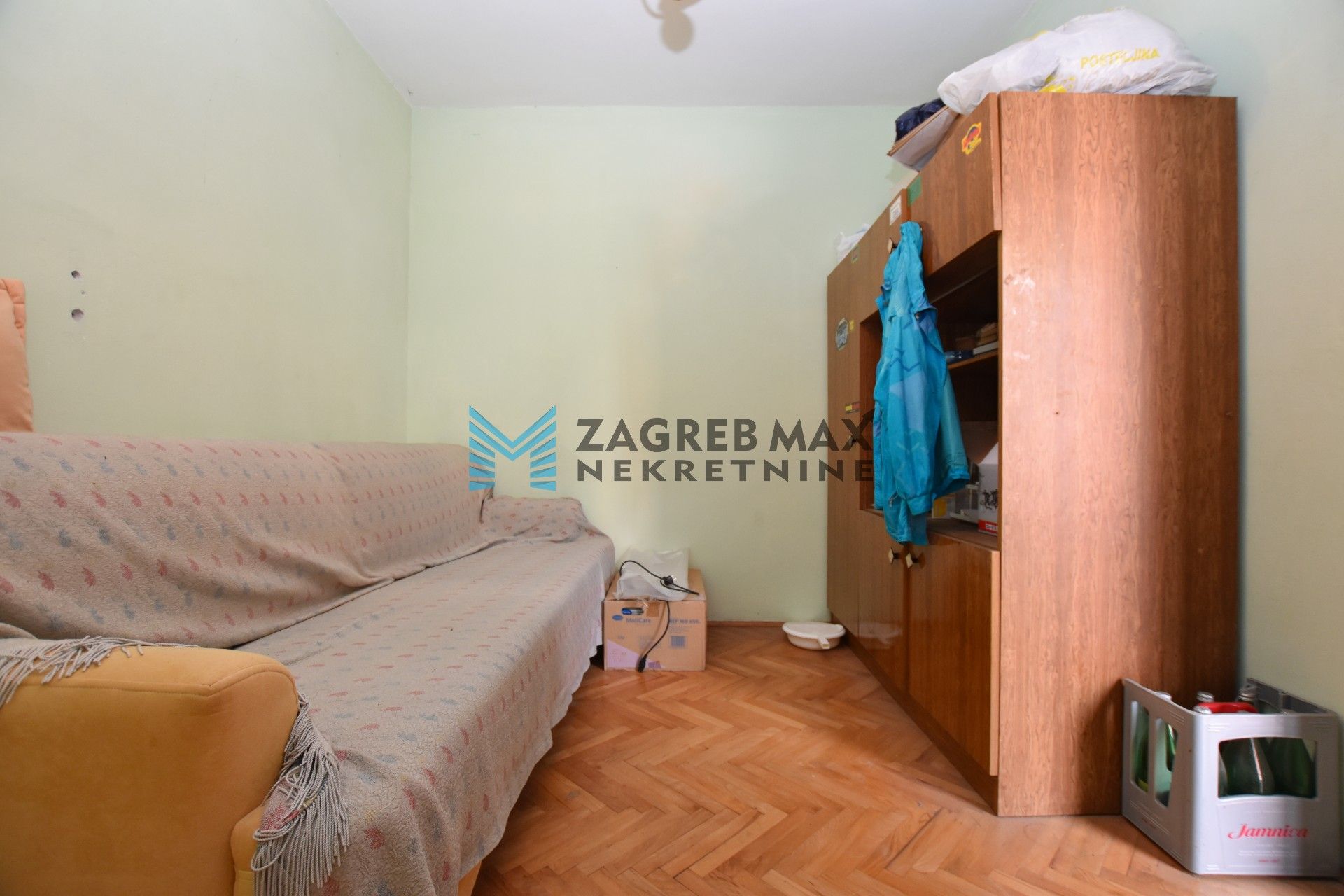Zagreb - ŠIBENIK Baldekin 3, obiteljska kuća 200 m2, 3 odvojena stana, odlična lokacija, garaža, parking