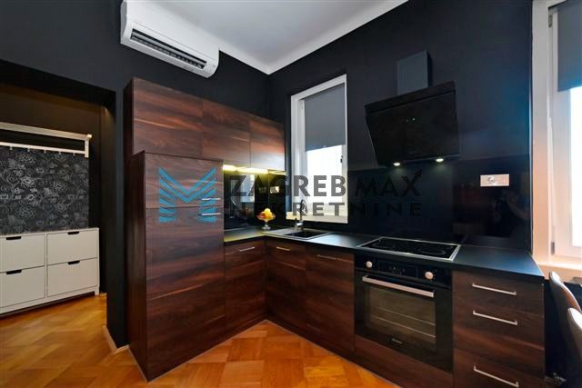 Zagreb - ILICA Strogi centar, luksuzan 2soban stan 52 m2, 4. kat, mirna lokacija, lift, BEZ PROVIZIJE