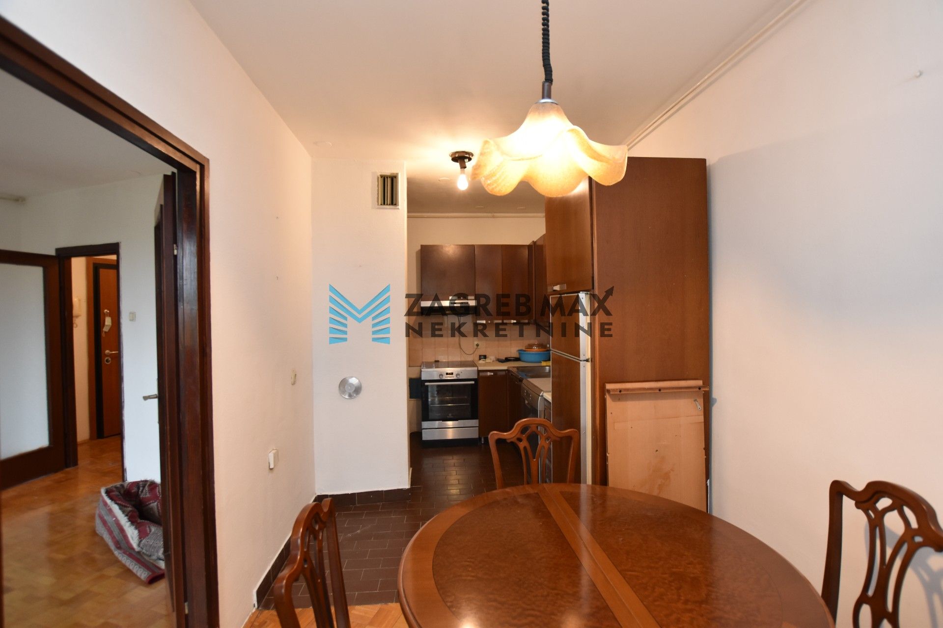 Zagreb - JARUN – Hrgovići, prostran 2soban stan 65 m2, 4. kat, odlična lokacija, loggia, spremište