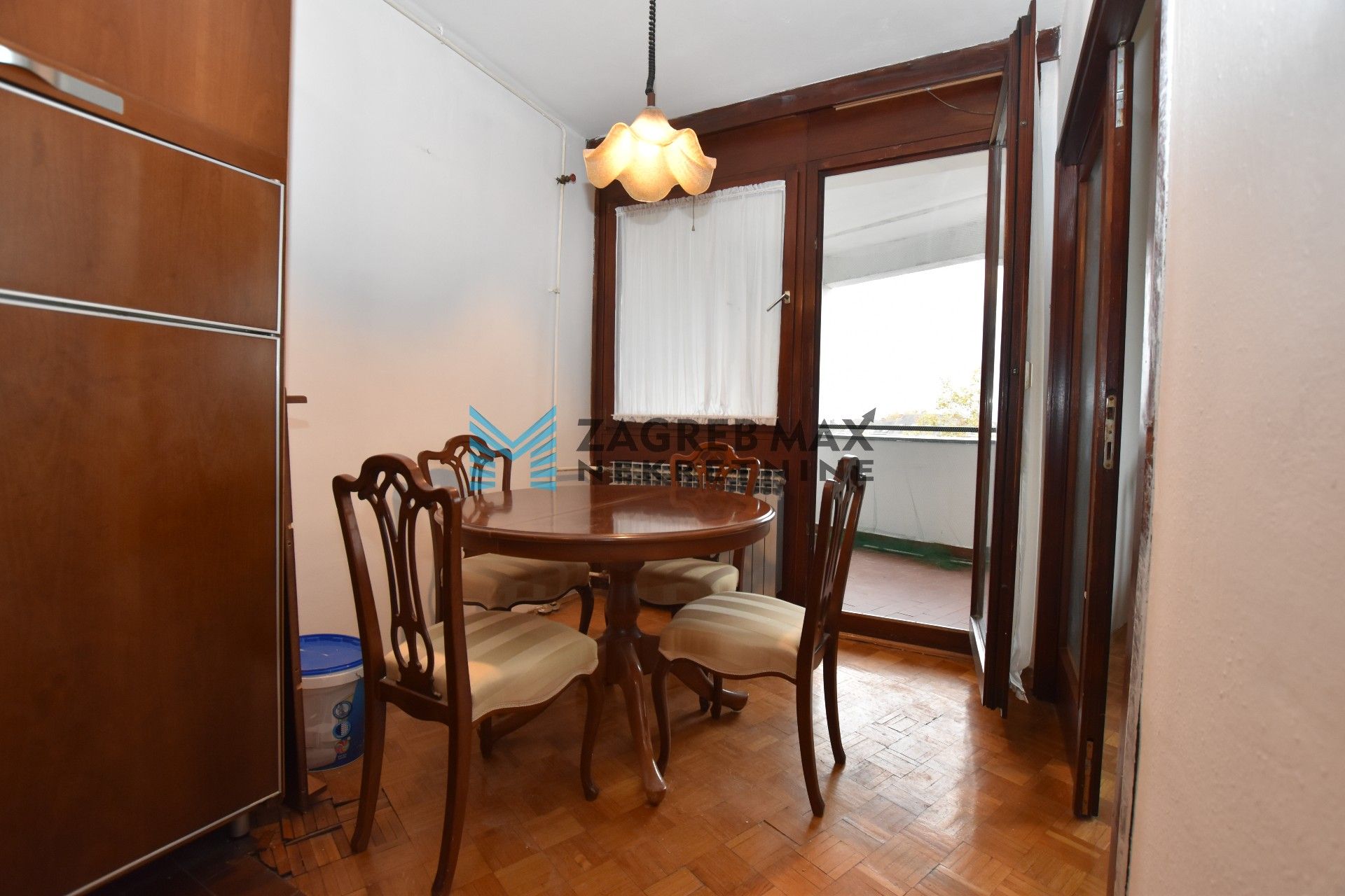 Zagreb - JARUN – Hrgovići, prostran 2soban stan 65 m2, 4. kat, odlična lokacija, loggia, spremište