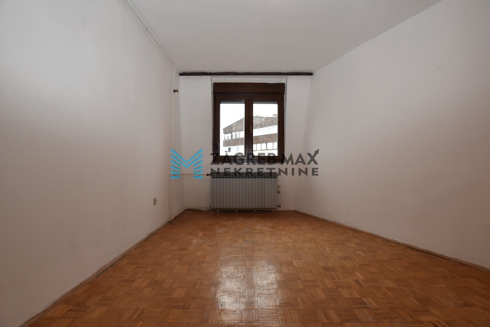 Zagreb - JARUN – Hrgovići, prostran 2soban stan 65 m2, 4. kat, odlična lokacija, loggia, spremište