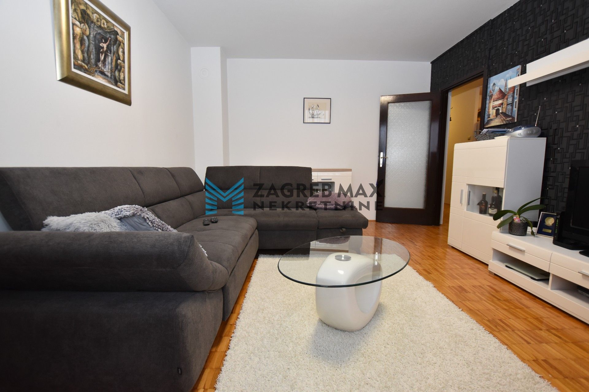 Zagreb - ŠPANSKO Komforan 2soban stan 45 m2, 4. kat, odlična lokacija, spremište
