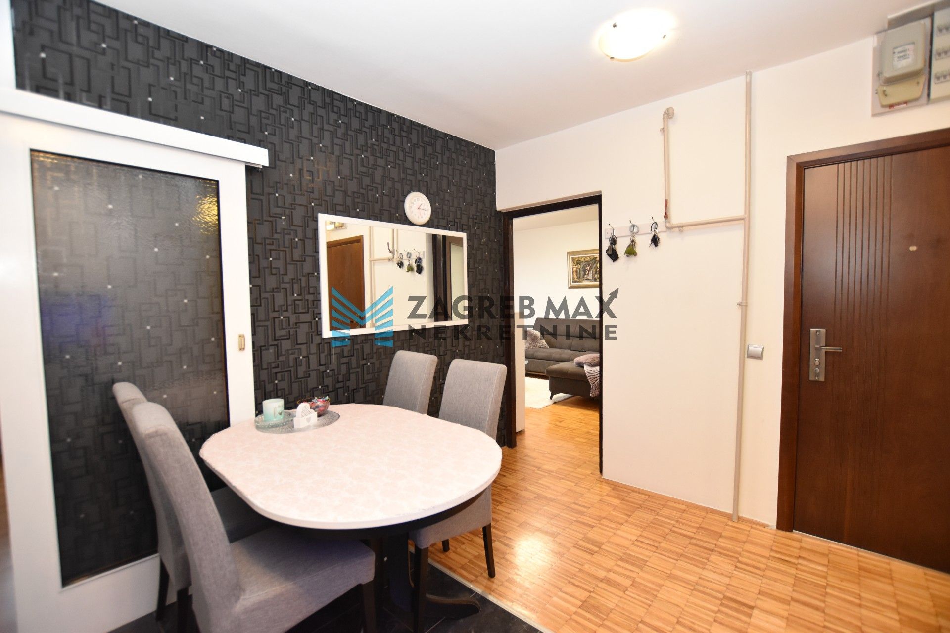 Zagreb - ŠPANSKO Komforan 2soban stan 45 m2, 4. kat, odlična lokacija, spremište