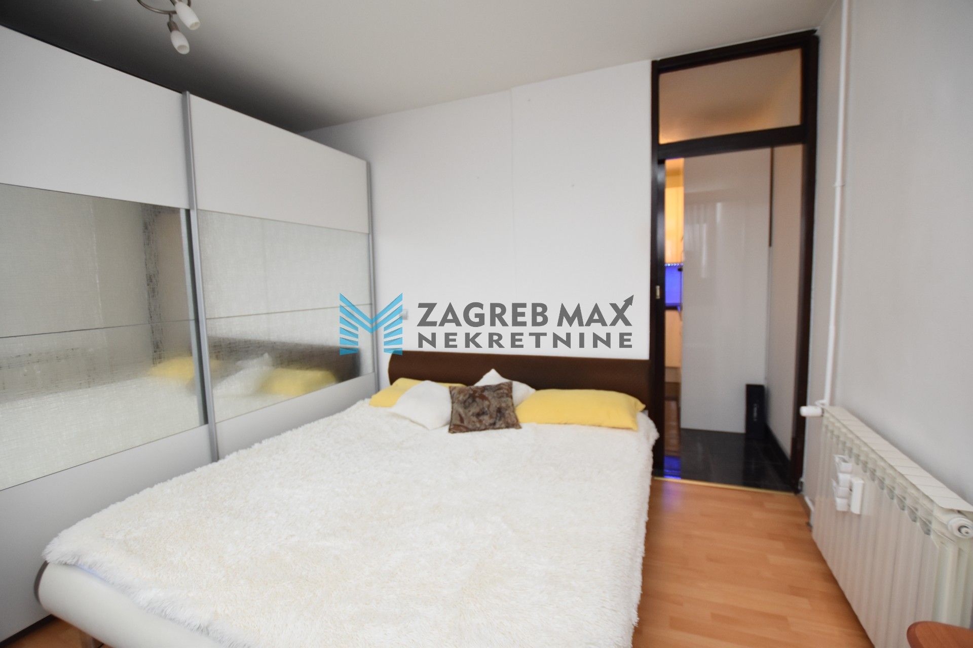 Zagreb - ŠPANSKO Komforan 2soban stan 45 m2, 4. kat, odlična lokacija, spremište