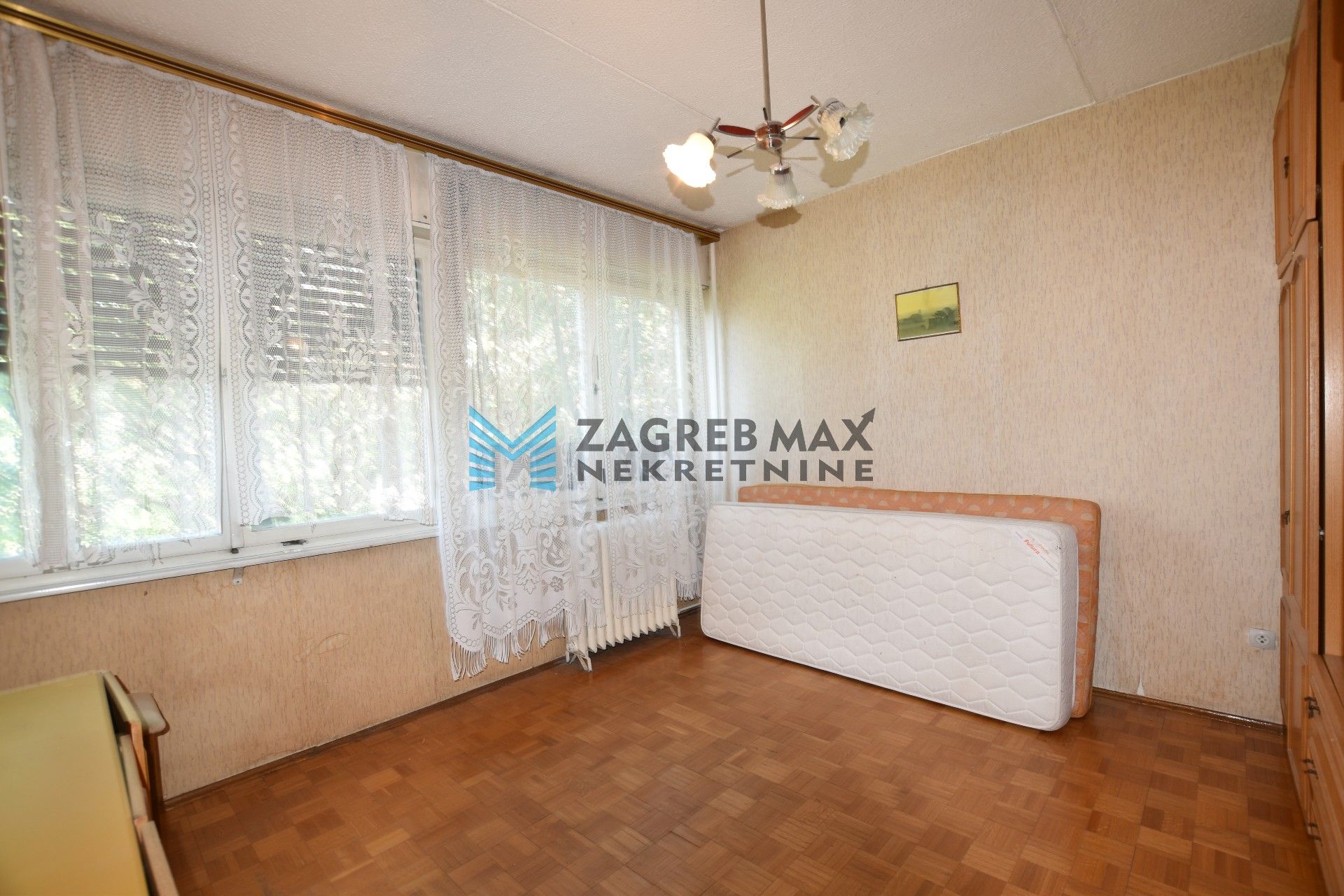 Zagreb - ZAPRUĐE Prostran 2soban stan 55 m2, 3. kat, odlična lokacija, lift