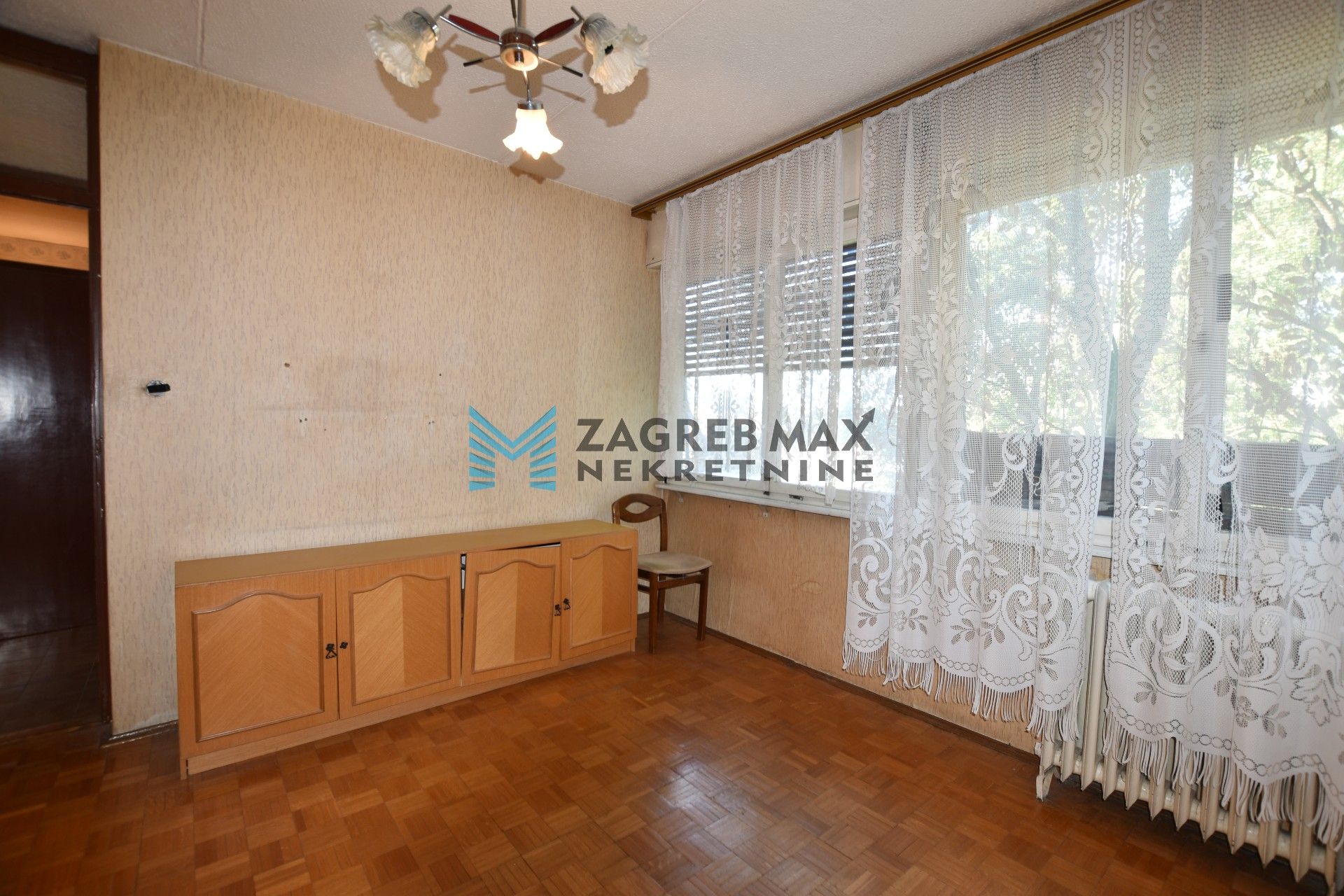 Zagreb - ZAPRUĐE Prostran 2soban stan 55 m2, 3. kat, odlična lokacija, lift