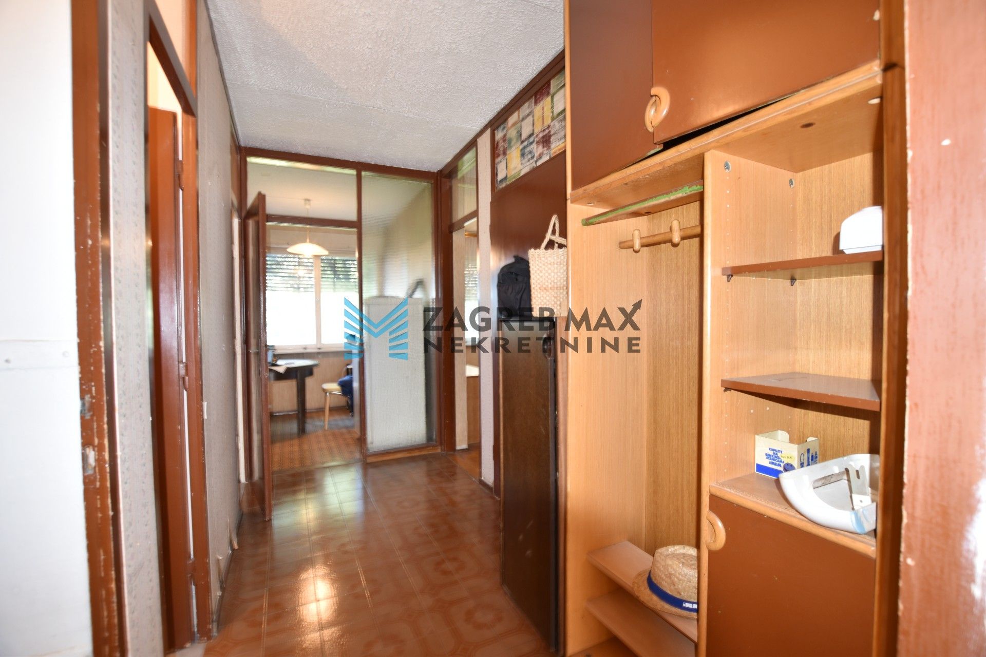 Zagreb - ZAPRUĐE Prostran 2soban stan 55 m2, 3. kat, odlična lokacija, lift