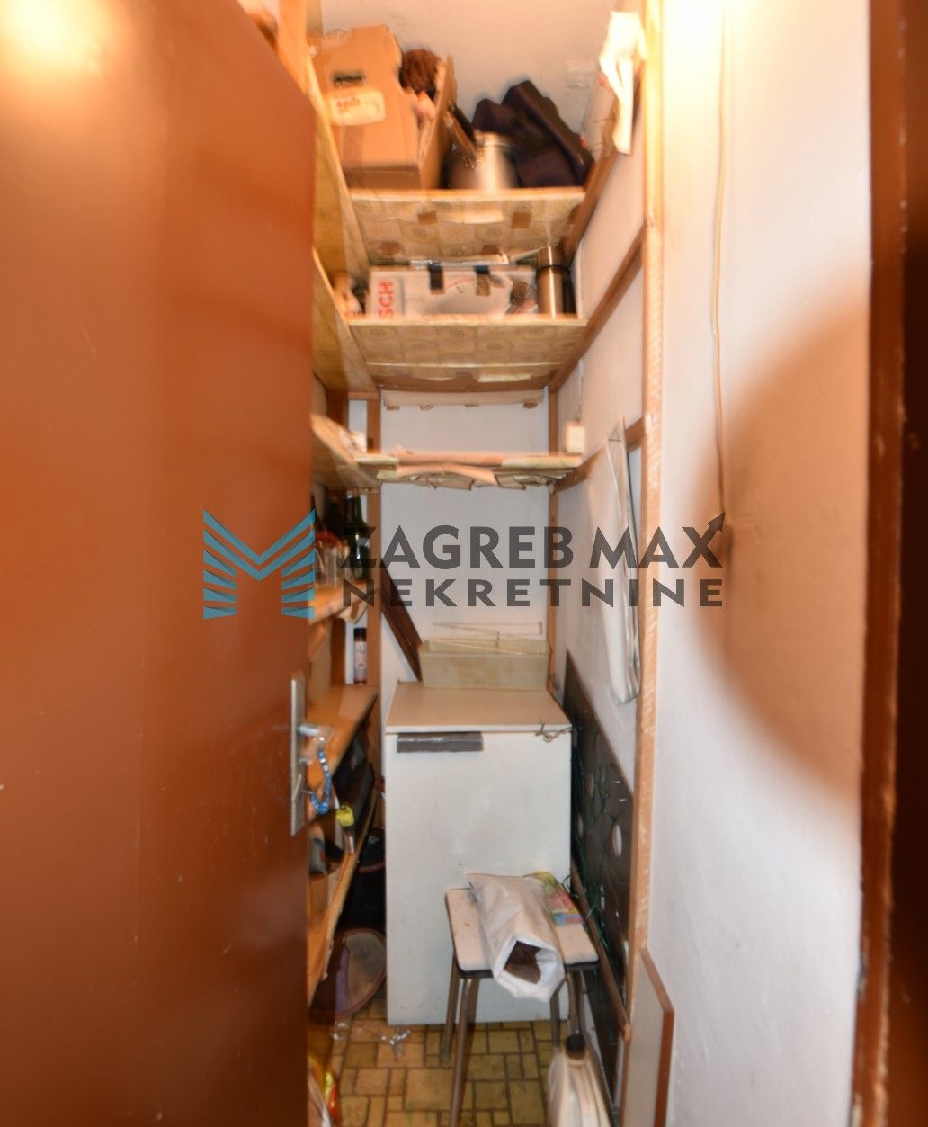 Zagreb - ZAPRUĐE Prostran 2soban stan 55 m2, 3. kat, odlična lokacija, lift