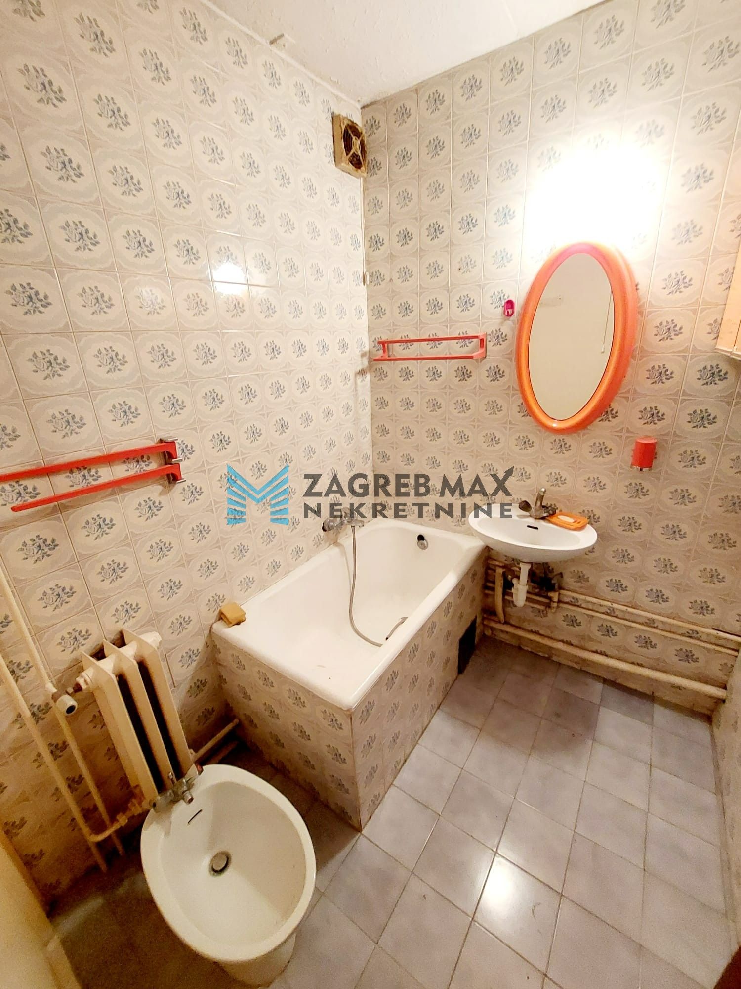 Zagreb - ZAPRUĐE Prostran 2soban stan 55 m2, 3. kat, odlična lokacija, lift