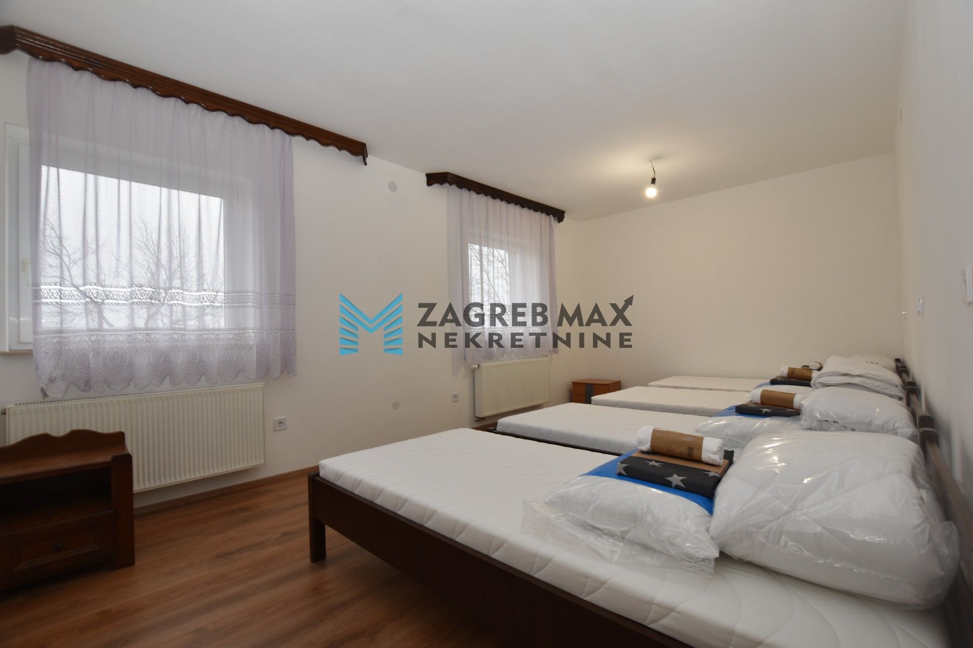 Zagreb - NAJAM - RUGVICA Ugodan 4soban stan 110 m2 za 11 radnika, mirno okruženje, novogradnja, terasa,