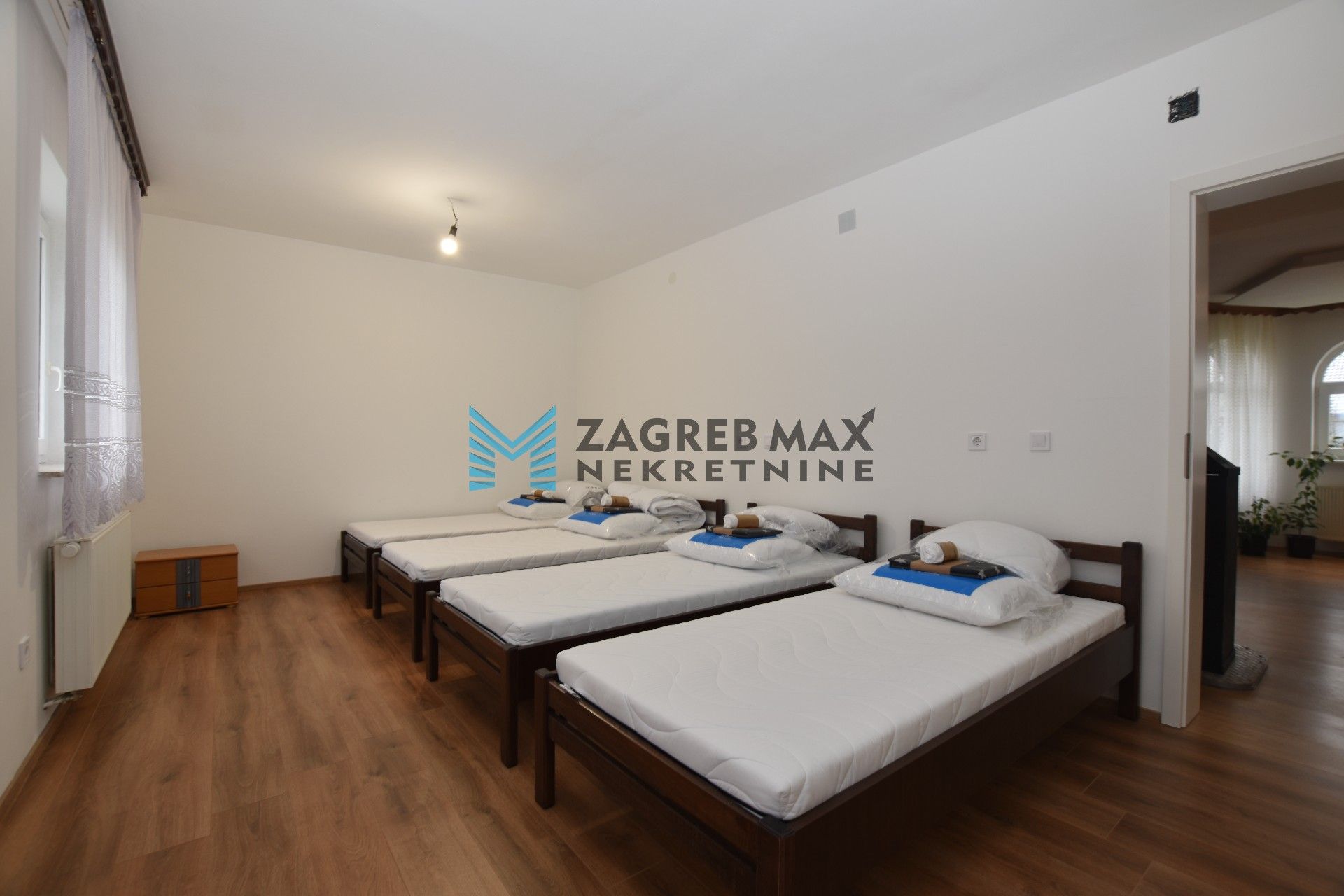 Zagreb - NAJAM - RUGVICA Ugodan 4soban stan 110 m2 za 11 radnika, mirno okruženje, novogradnja, terasa,