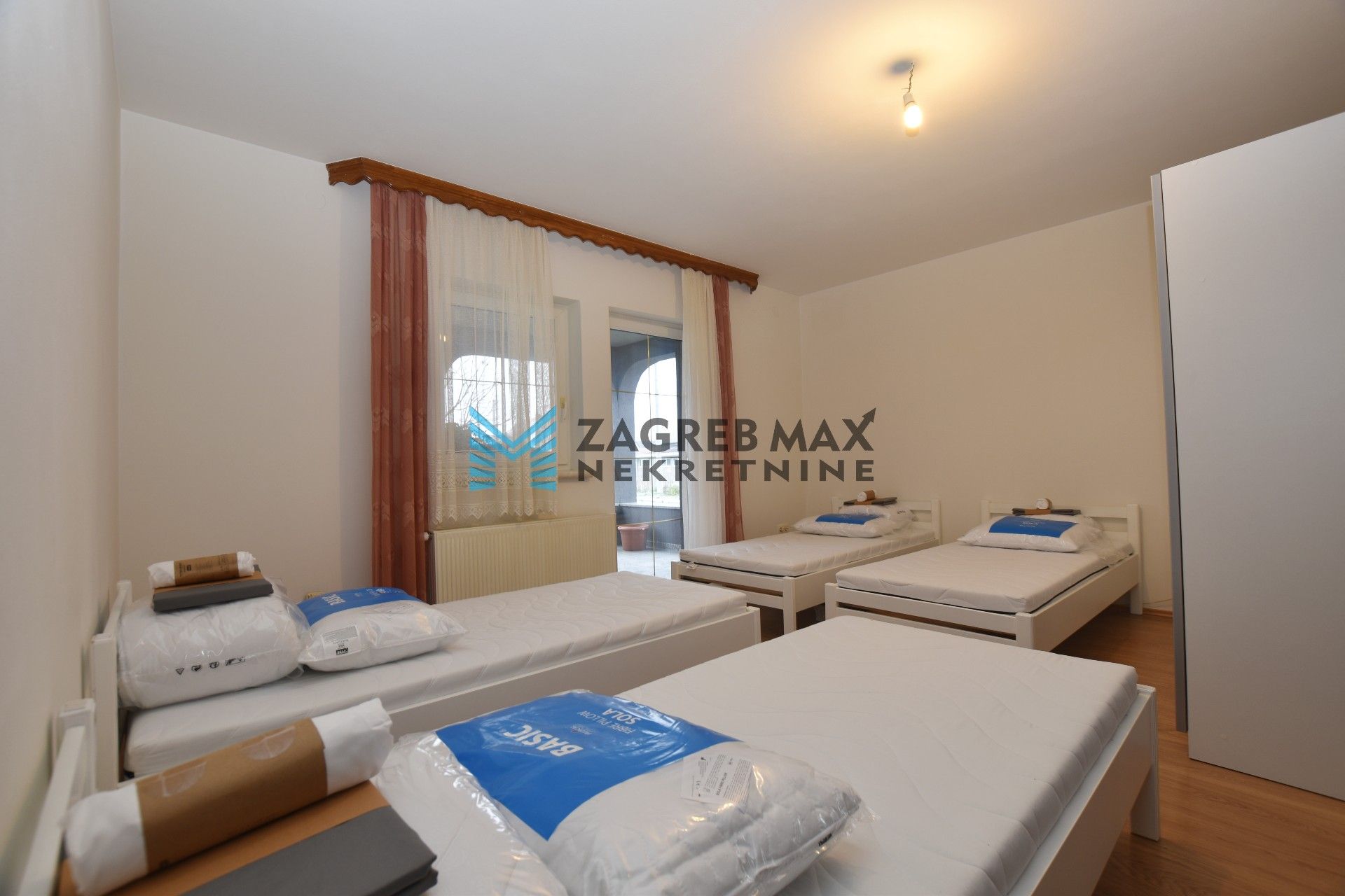 Zagreb - NAJAM - RUGVICA Ugodan 4soban stan 110 m2 za 11 radnika, mirno okruženje, novogradnja, terasa,