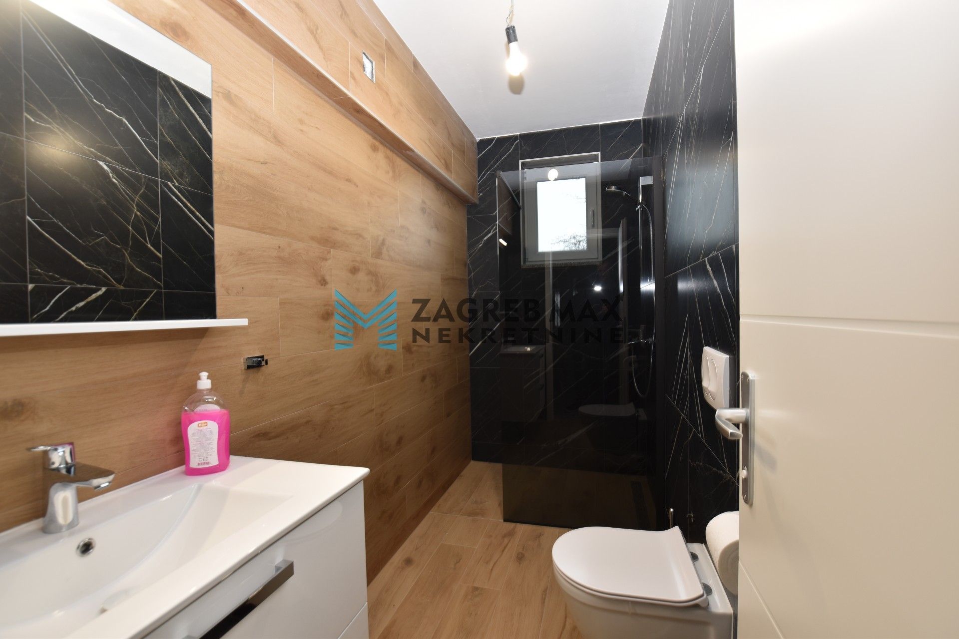 Zagreb - NAJAM - RUGVICA Ugodan 4soban stan 110 m2 za 11 radnika, mirno okruženje, novogradnja, terasa,