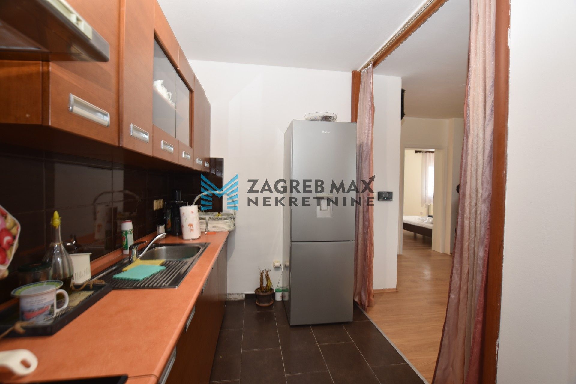 Zagreb - NAJAM - RUGVICA Ugodan 4soban stan 110 m2 za 11 radnika, mirno okruženje, novogradnja, terasa,