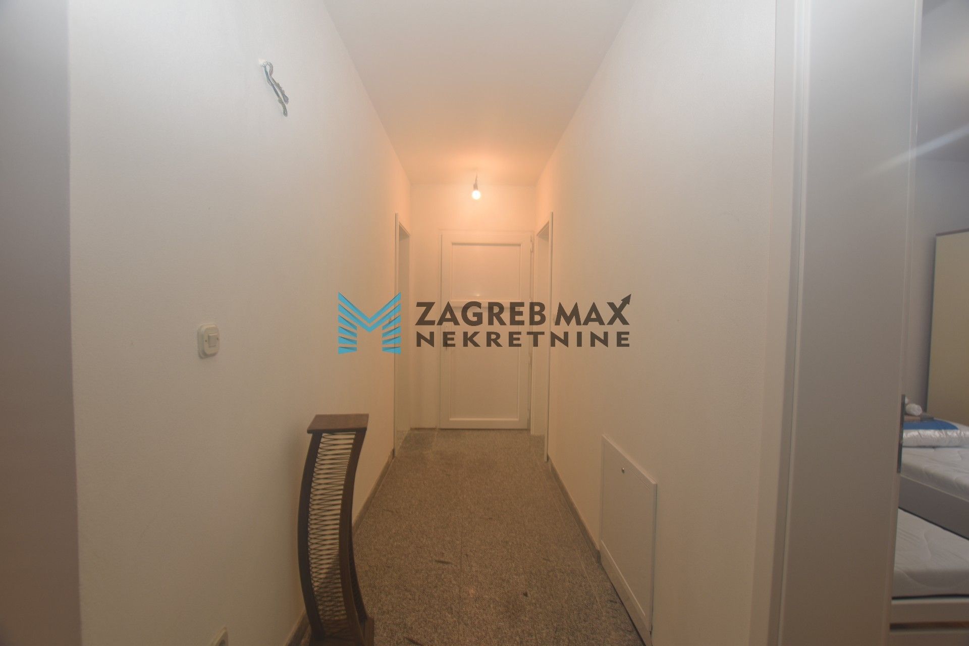 Zagreb - NAJAM - RUGVICA Ugodan 4soban stan 110 m2 za 11 radnika, mirno okruženje, novogradnja, terasa,