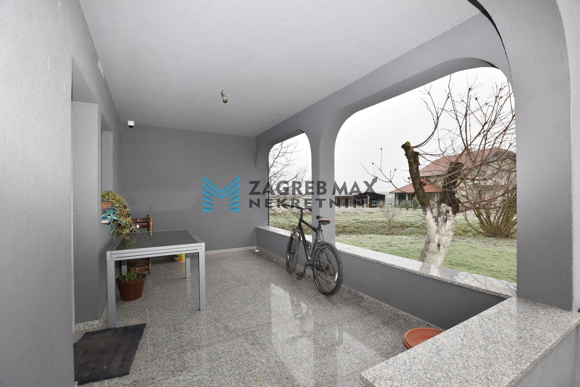 Zagreb - NAJAM - RUGVICA Ugodan 4soban stan 110 m2 za 11 radnika, mirno okruženje, novogradnja, terasa,