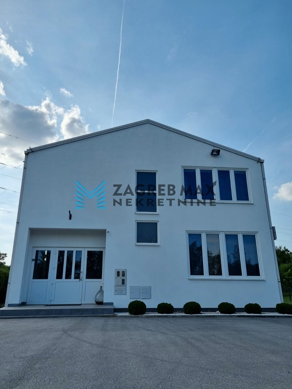 Zagreb - SLAVONSKA AVENIJA Uredski prostor i skladište 624m2, dvorište 13406 m2, BEZ PROVIZIJE