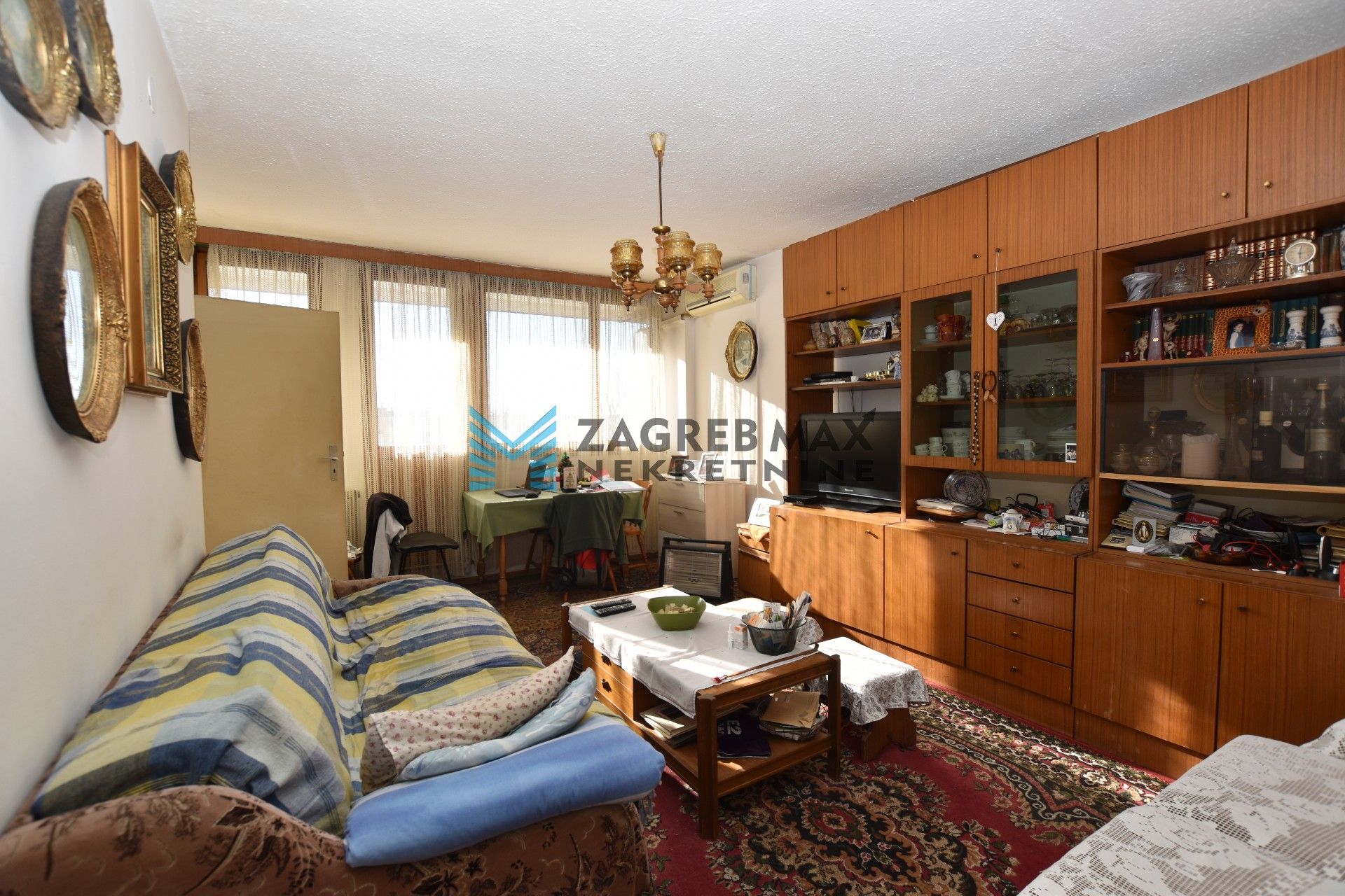 Zagreb - SREDNJACI Prostran 3soban stan 76 m2, 4. kat, lift, odlična lokacija, 2 loggie, spremište