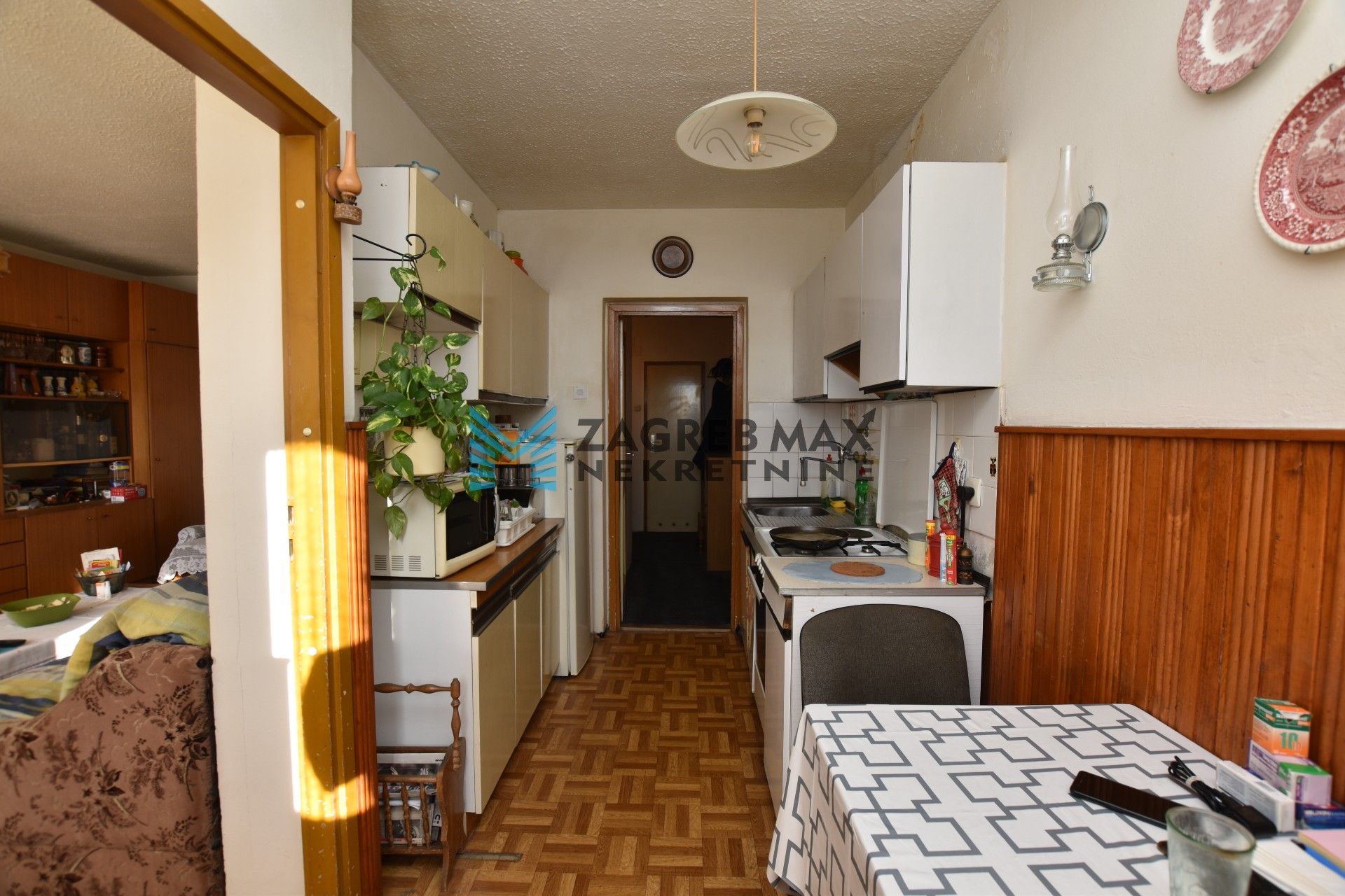 Zagreb - SREDNJACI Prostran 3soban stan 76 m2, 4. kat, lift, odlična lokacija, 2 loggie, spremište