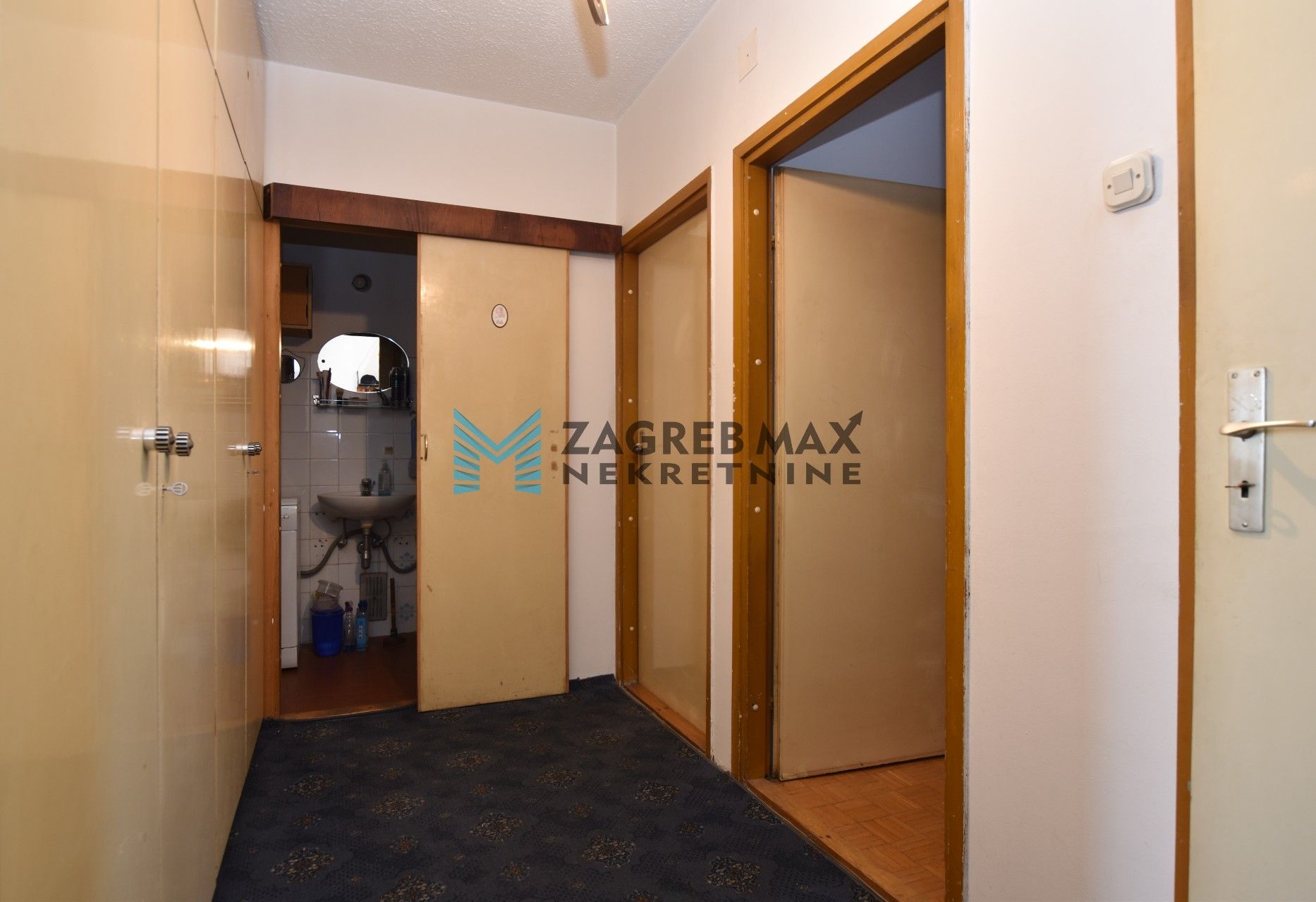 Zagreb - SREDNJACI Prostran 3soban stan 76 m2, 4. kat, lift, odlična lokacija, 2 loggie, spremište