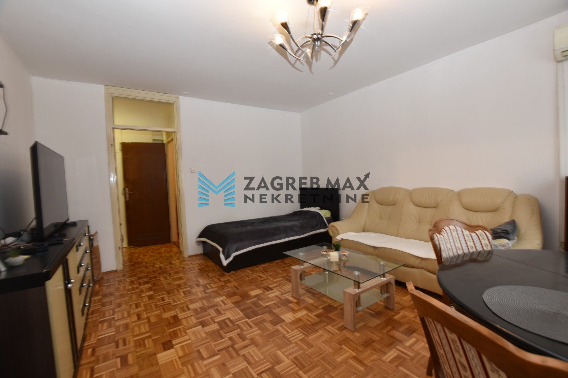 Zagreb - STENJEVEC Funkcionalan 1soban stan 39 m2, 5. kat, lift, mirno okruženje, loggia, spremište