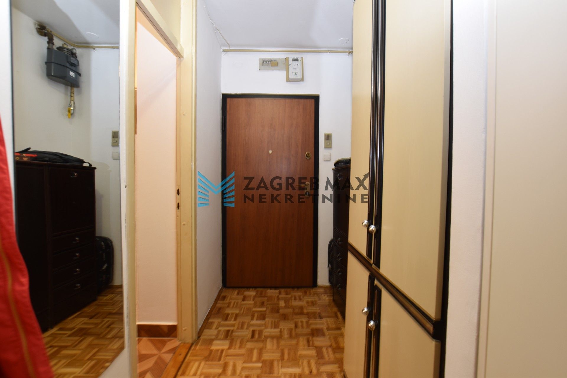 Zagreb - STENJEVEC Funkcionalan 1soban stan 39 m2, 5. kat, lift, mirno okruženje, loggia, spremište