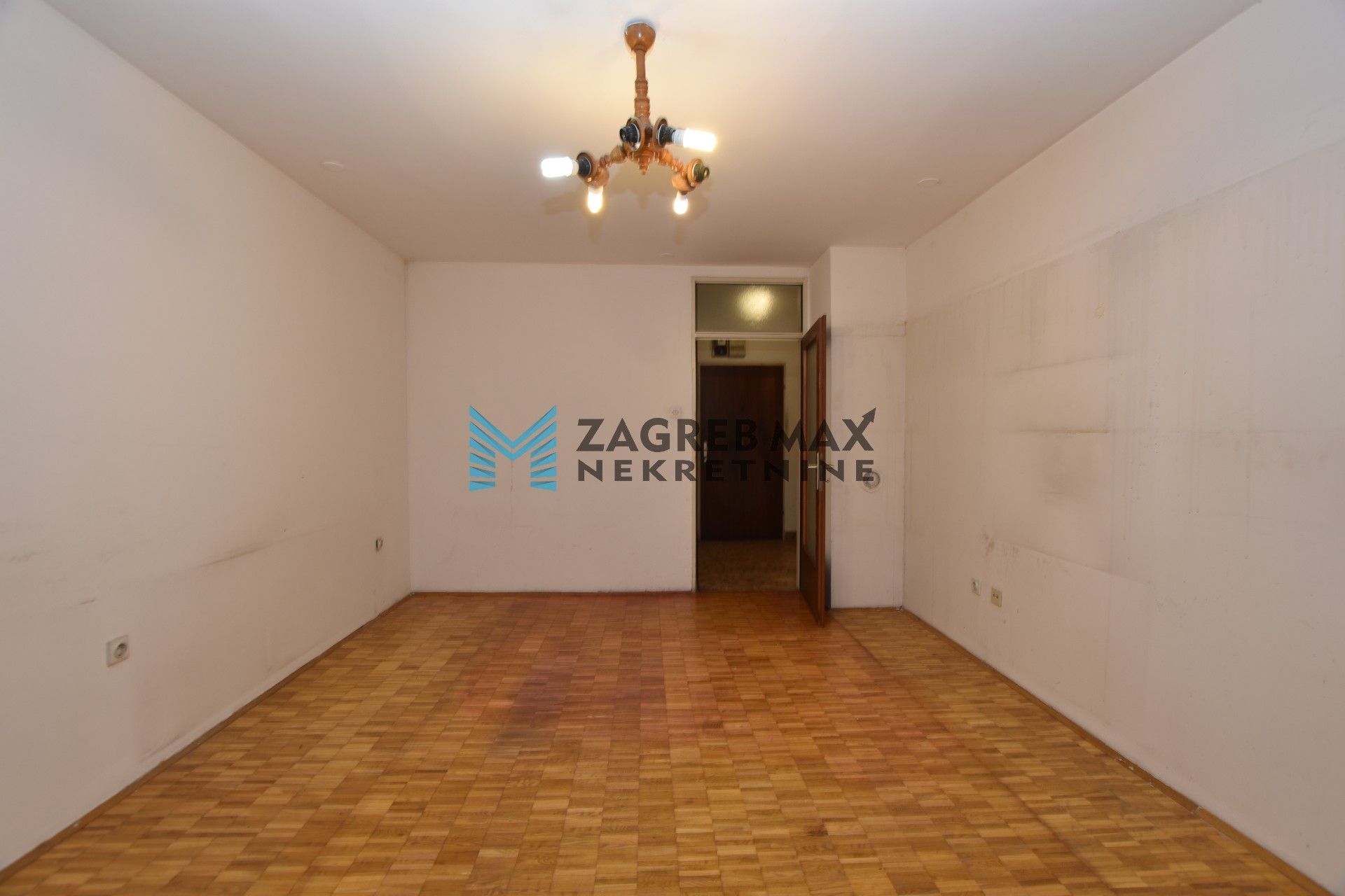 Zagreb - JARUN Našička ulica, šarmantan 1soban stan 40 m2, 4. kat, lift, odlična lokacija, loggia, spremište