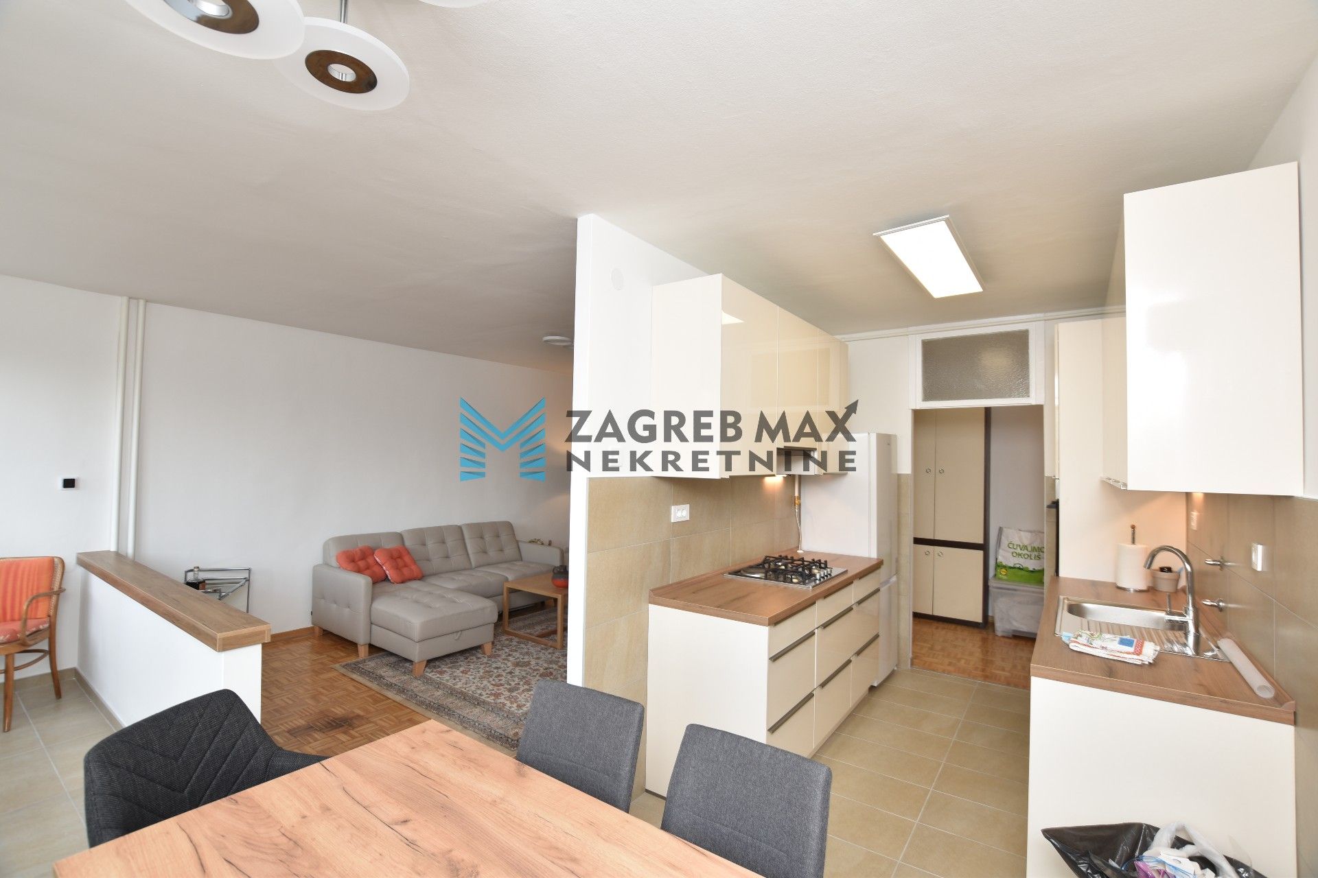 Zagreb - SOPOT Moderan novouređen 2soban stan 60 m2, 3. kat, lift, mirno okruženje, spremište