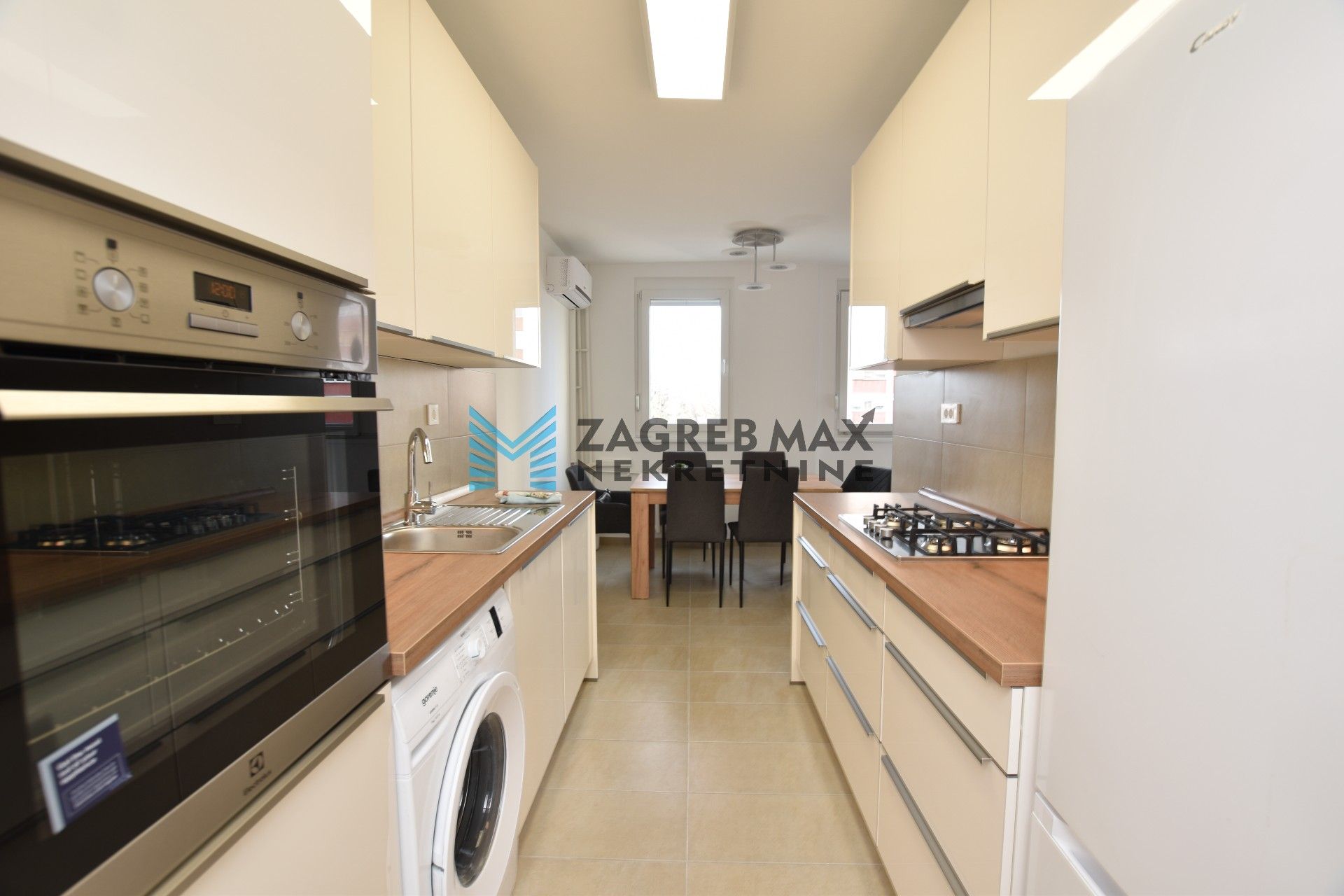 Zagreb - SOPOT Moderan novouređen 2soban stan 60 m2, 3. kat, lift, mirno okruženje, spremište