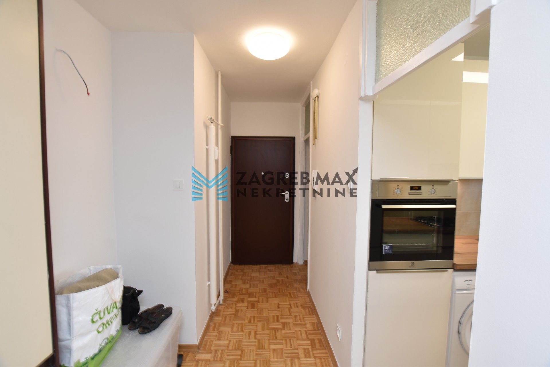 Zagreb - SOPOT Moderan novouređen 2soban stan 60 m2, 3. kat, lift, mirno okruženje, spremište