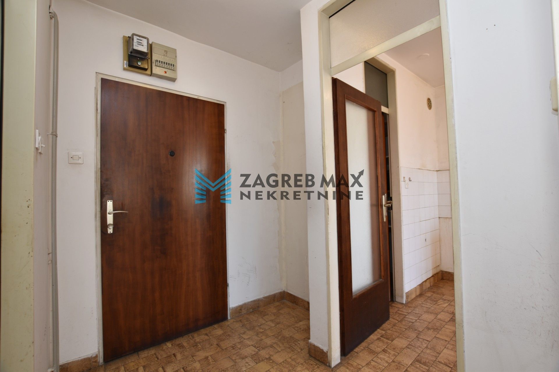 Zagreb - JARUN Našička ulica, funkcionalan 1soban stan 40 m2, 4. kat, lift, top lokacija, loggia, spremište
