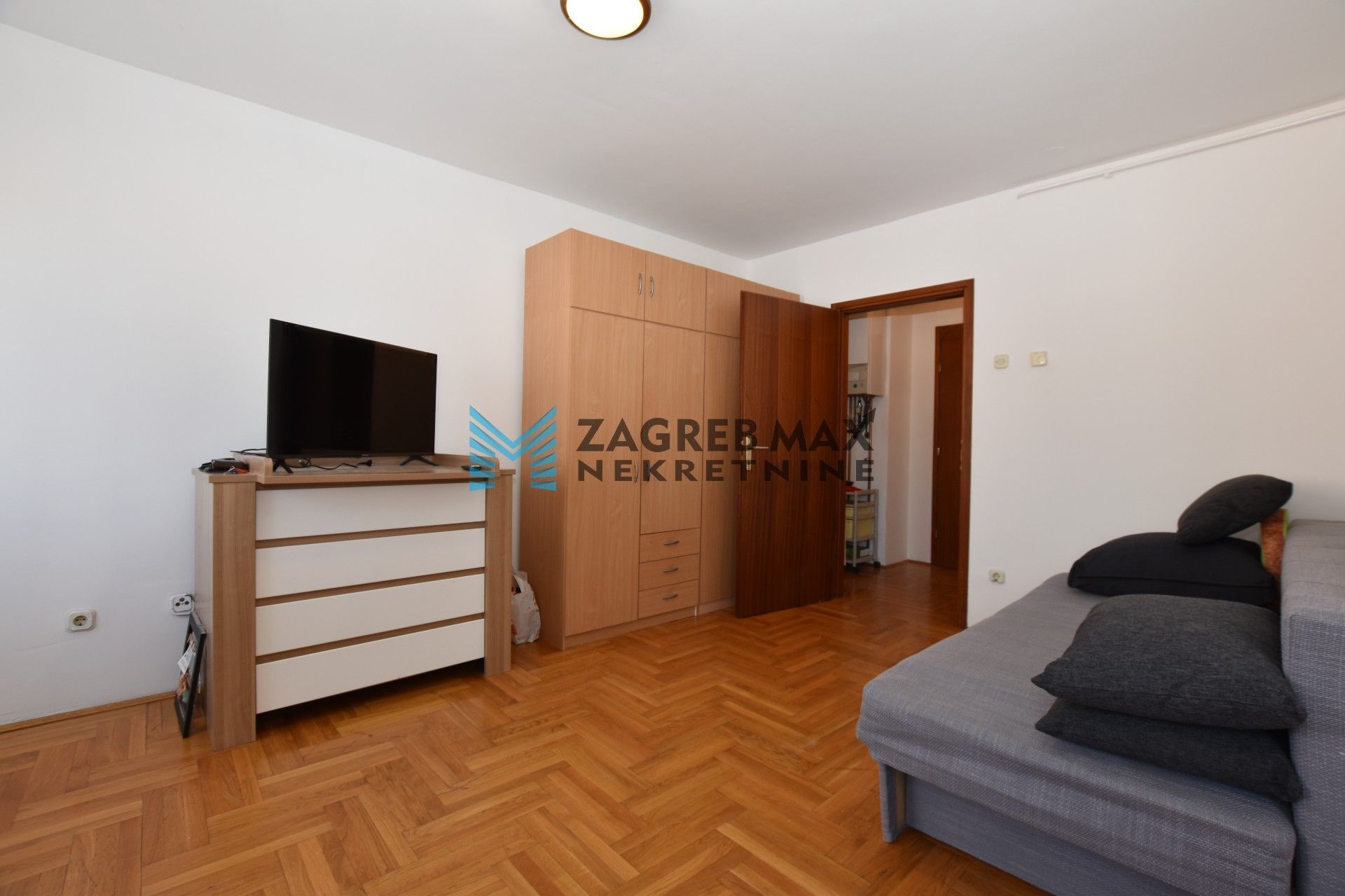 Zagreb - NAJAM - KAJZERICA Ugodan 1soban stan 35 m2, 2. kat, mirno okruženje, loggia