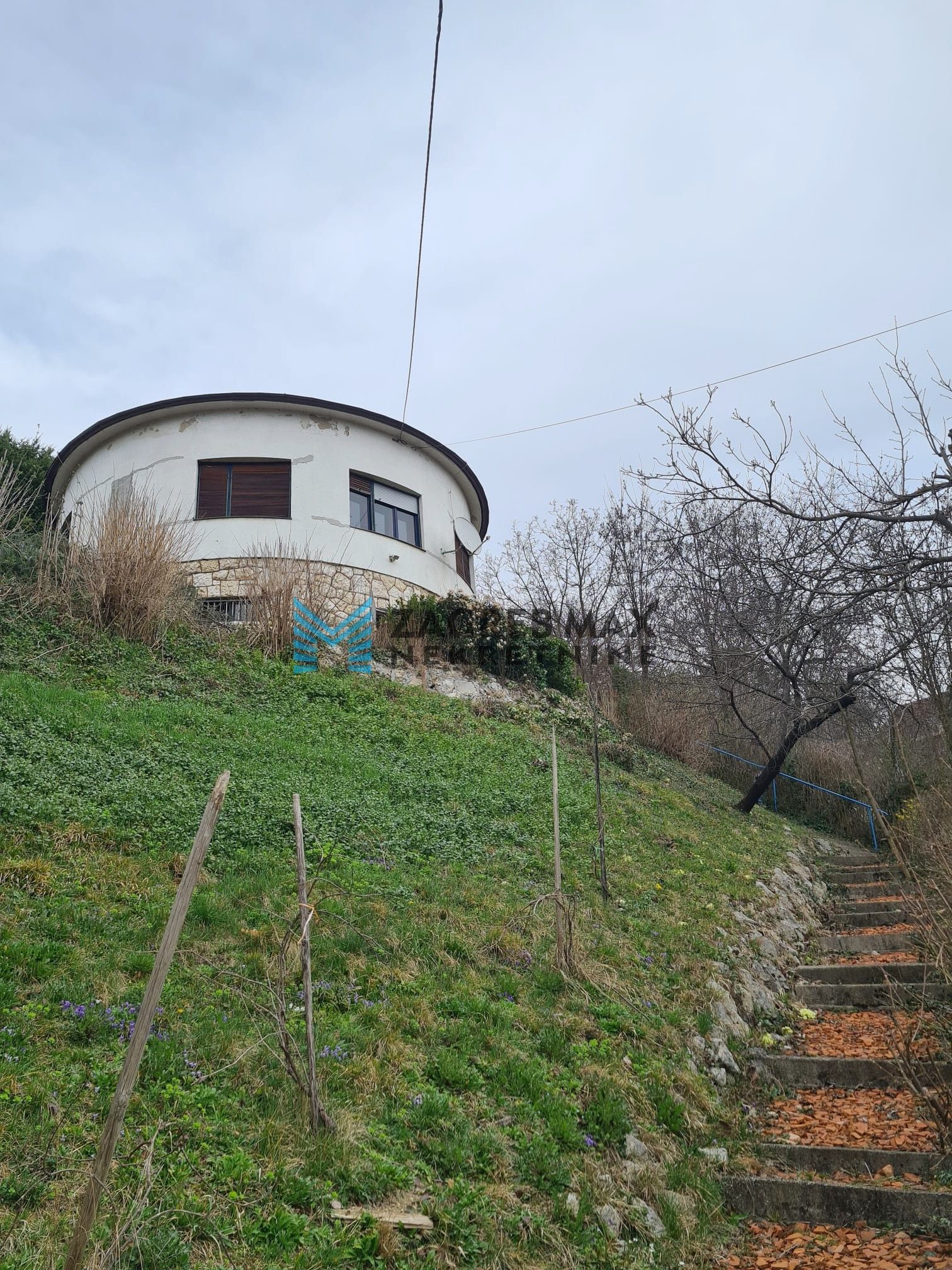 Zagreb - PODSUSED Obiteljska kuća od 75 m2, zemljište 900 m2, mirno okruženje