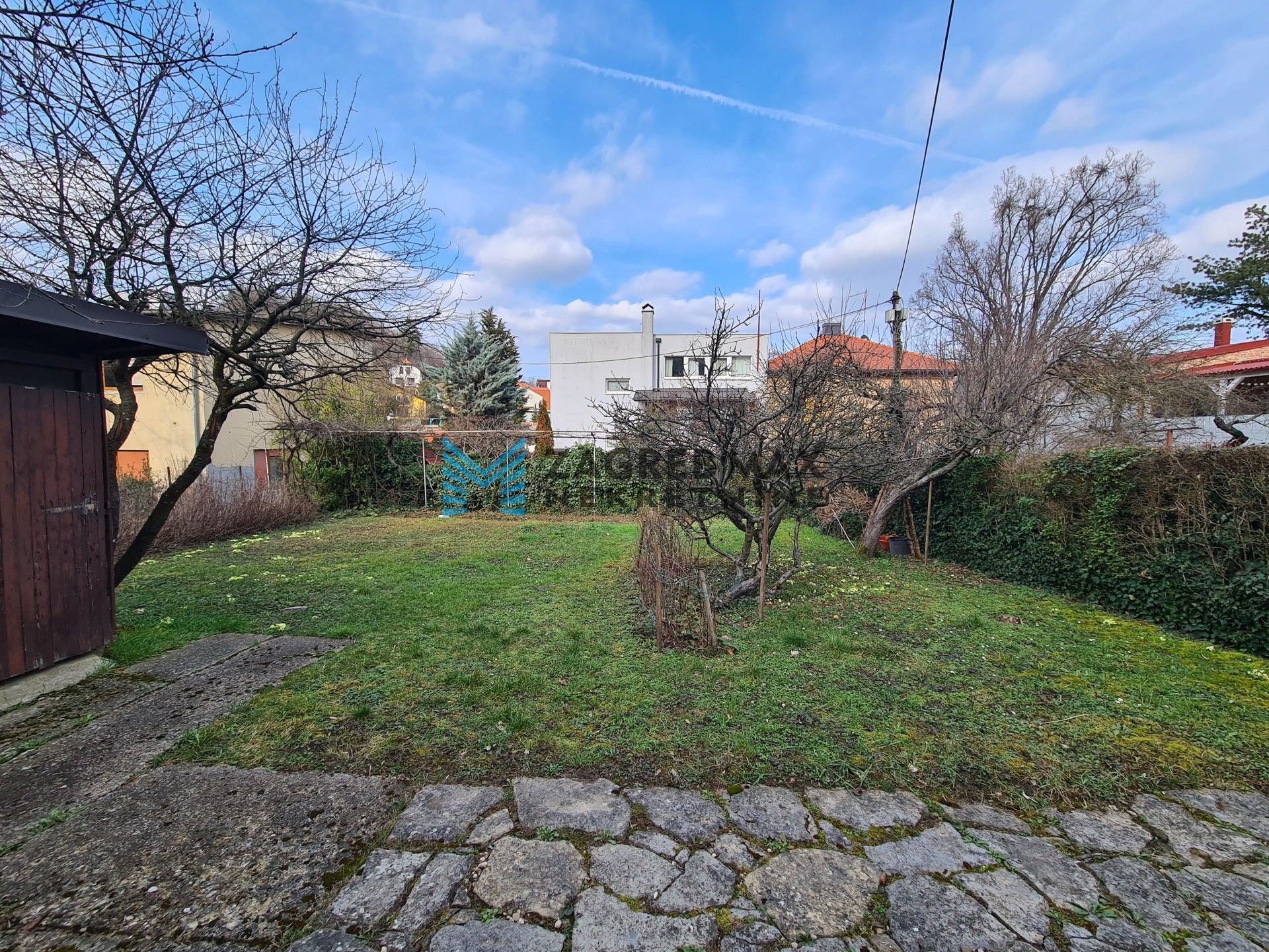 Zagreb - MLINOVI Obiteljska kuća za renovaciju 140 m2, zemljište 445 m2, odlična lokacija, mirno okruženje