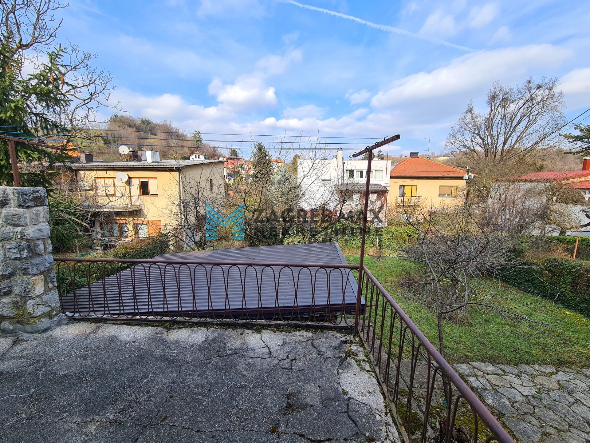 Zagreb - MLINOVI Obiteljska kuća za renovaciju 140 m2, zemljište 445 m2, odlična lokacija, mirno okruženje