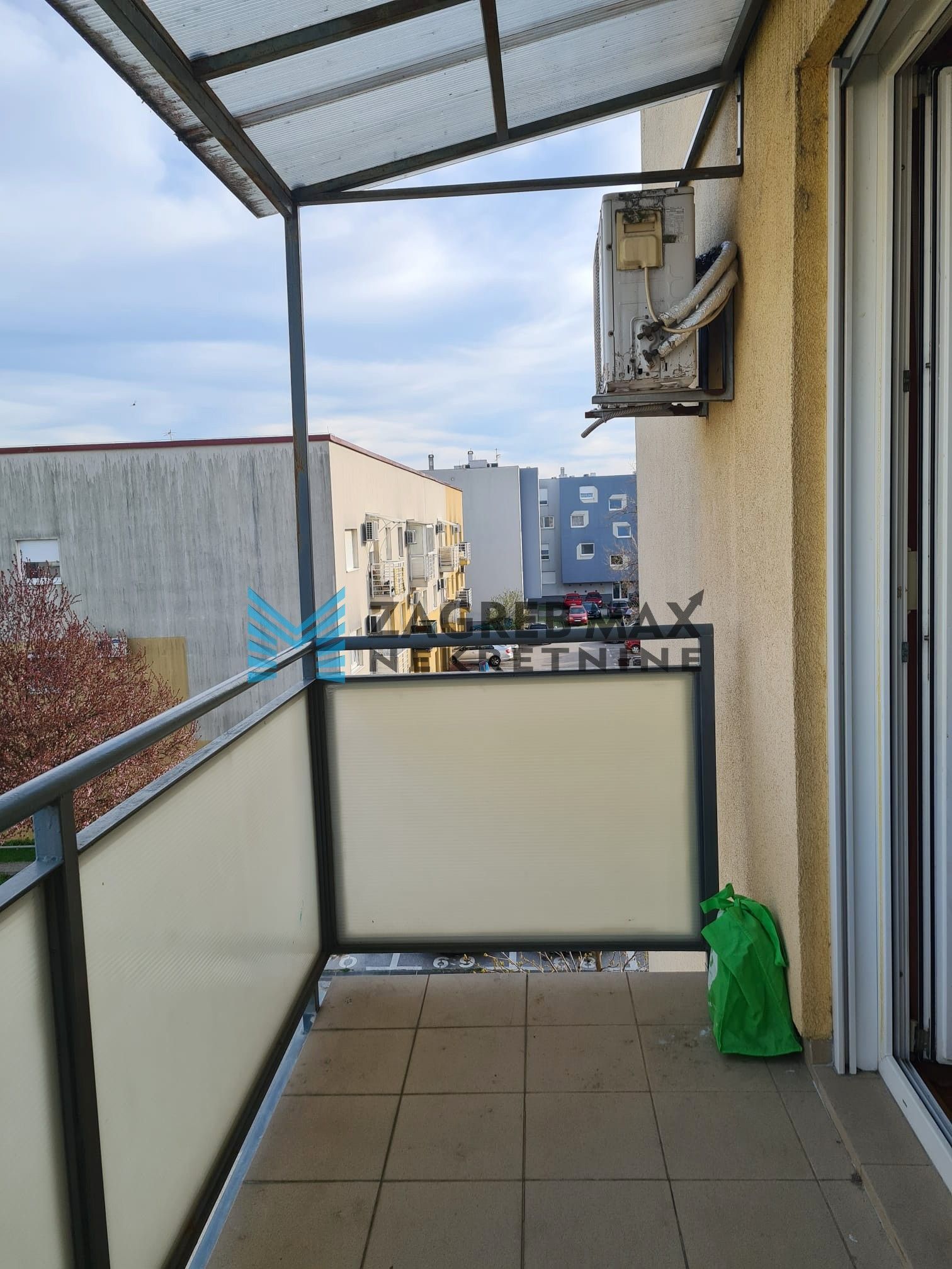 Zagreb - JAKUŠEVAC Ugodan 1soban stan od 40 m2 + parking, 2. kat, mirno okruženje, balkon, spremište