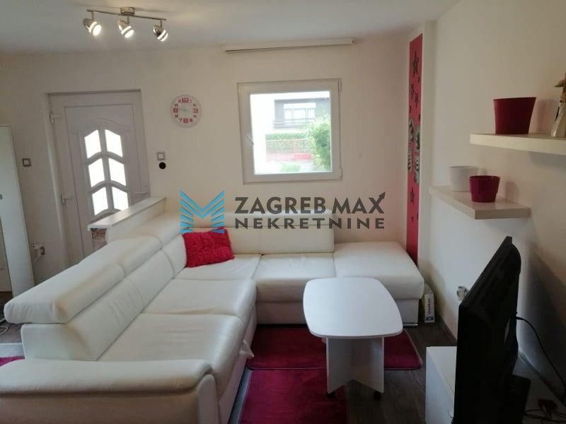 Zagreb - GORNJI BUKOVAC Obiteljska kuća od 154 m2 + apartman, zemljište 350 m2, mirno okruženje, parking