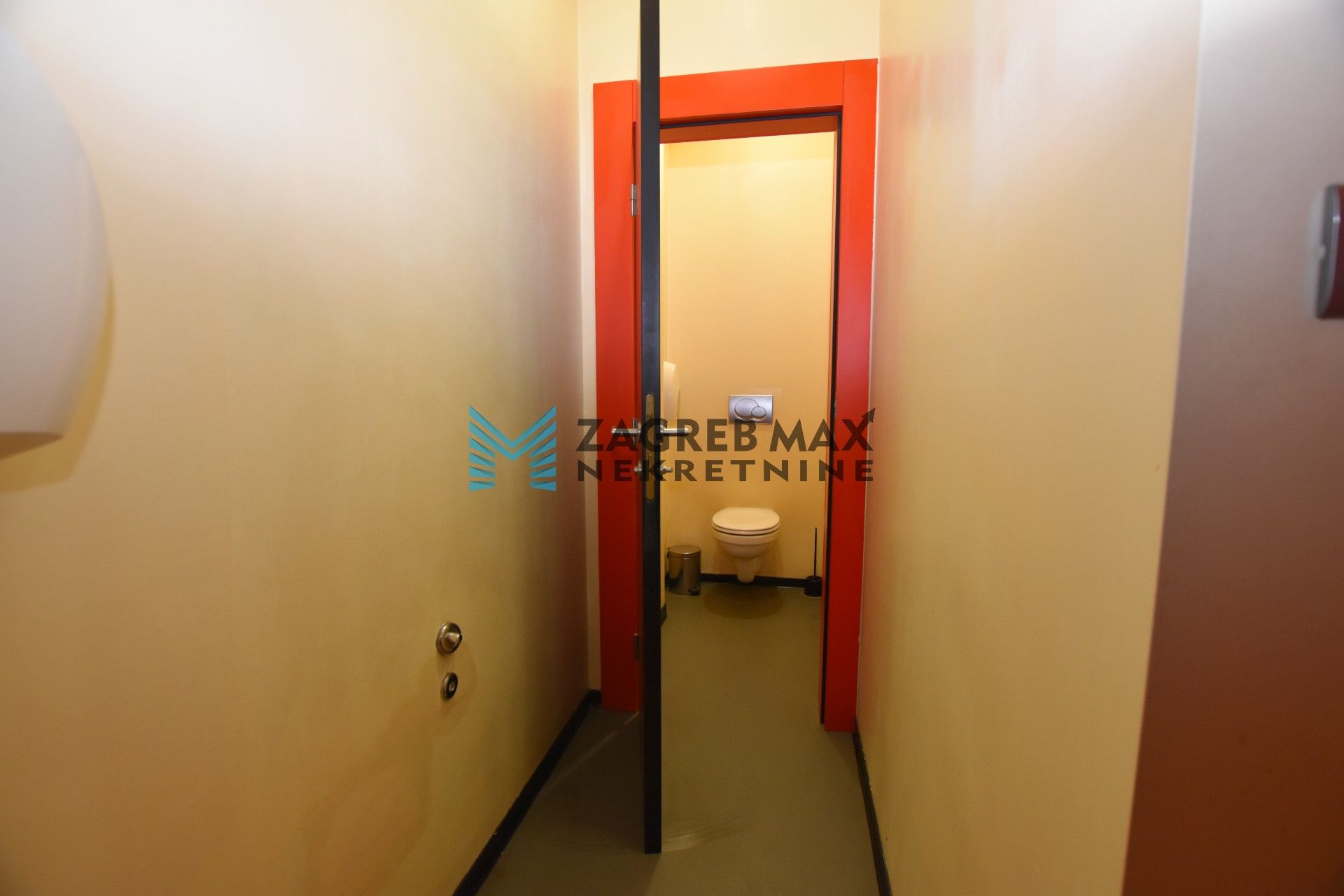 Zagreb - LANIŠTE Moderan uredski prostor od 330 m2, parking 13x, odlična lokacija, BEZ PROVIZIJE