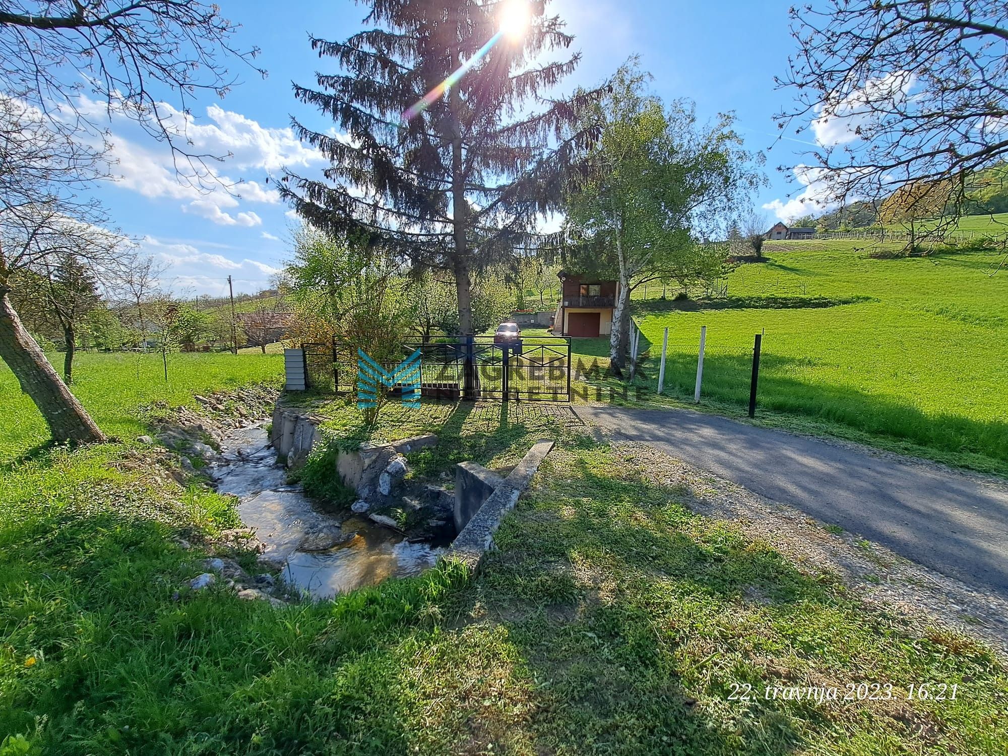 Zagreb - BUDINŠČINA Obiteljska kuća 100 m2, okućnica 6090 m2 sve građevinsko, mirno okruženje, BEZ PROVIZIJE