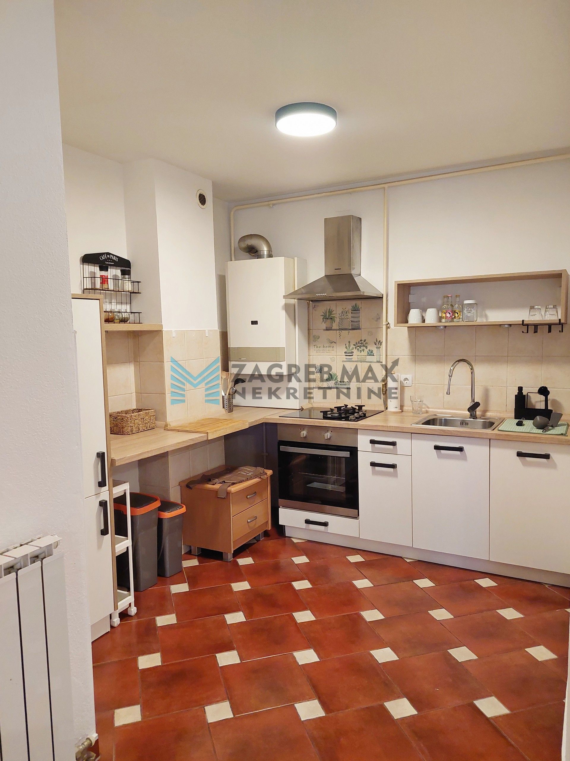 Zagreb - TREŠNJEVKA - kvalitetni 2-sobni stan, parking, balkon, odmah useljiv