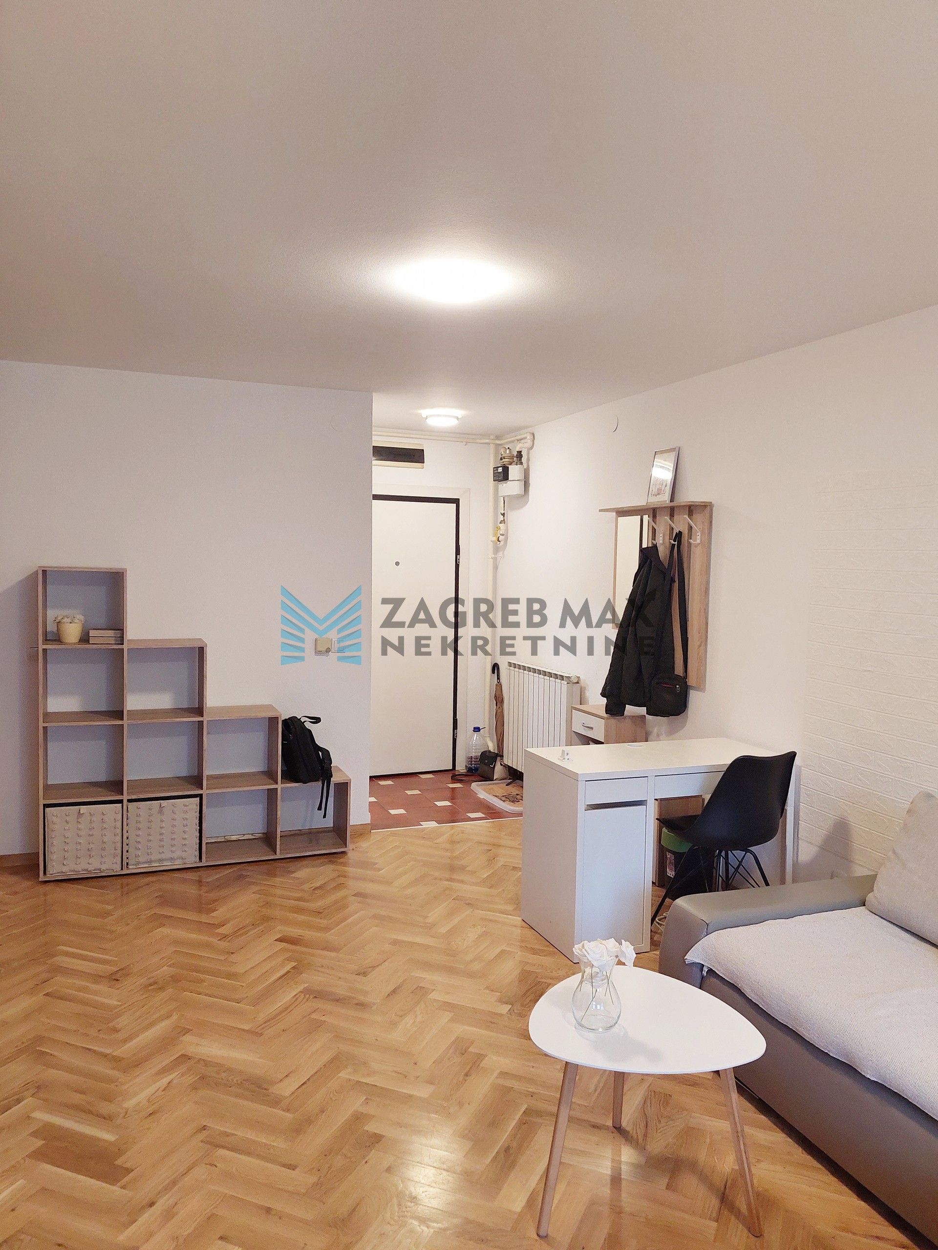 Zagreb - TREŠNJEVKA - kvalitetni 2-sobni stan, parking, balkon, odmah useljiv