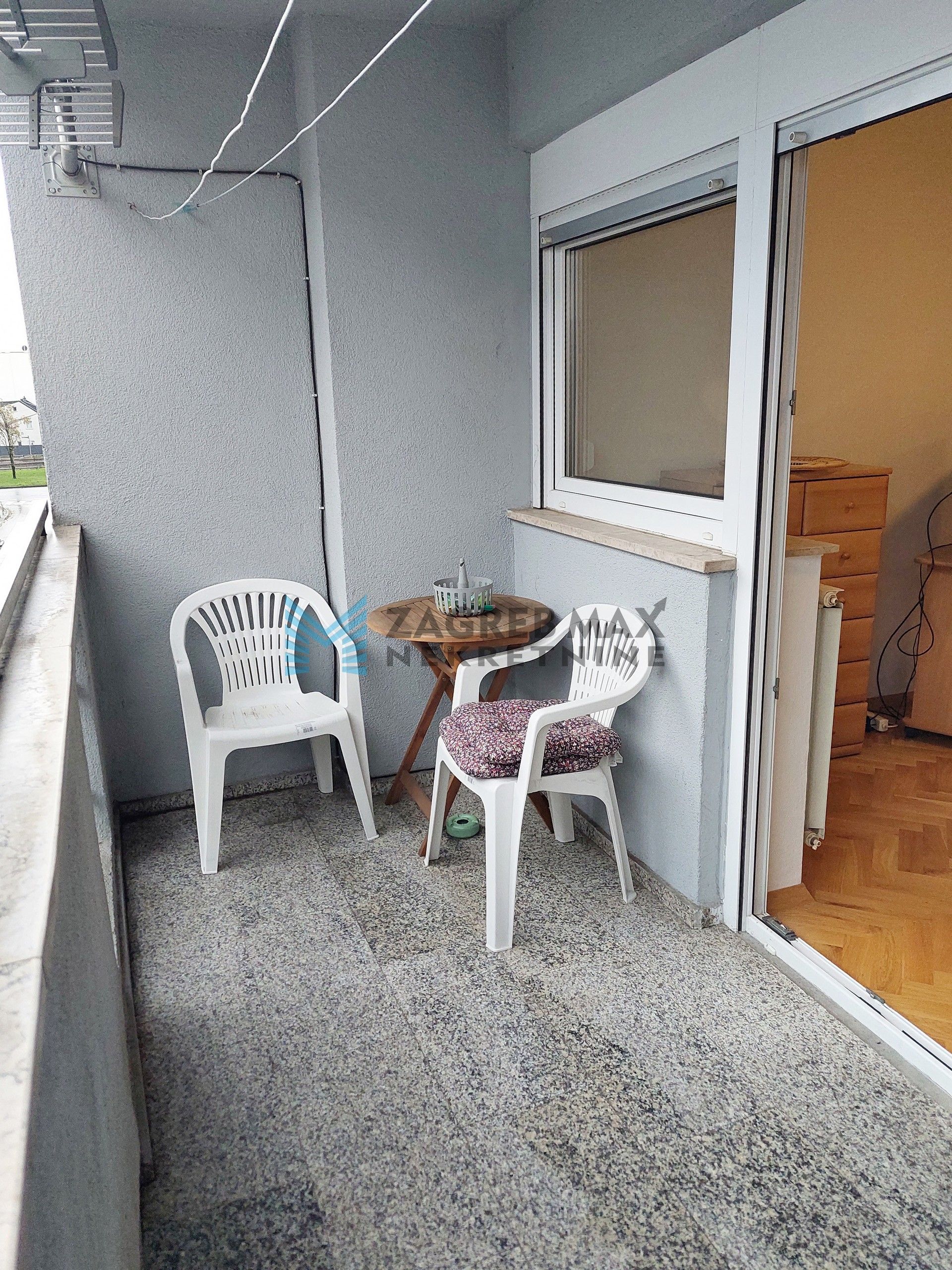 Zagreb - TREŠNJEVKA - kvalitetni 2-sobni stan, parking, balkon, odmah useljiv